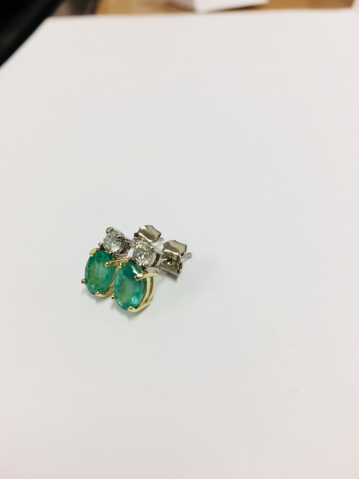 Emerald and diamond earrings 18ct gold,2ct emerald (natural),020ct diamond si2 I colour,3gms 18ct - Bild 3 aus 4