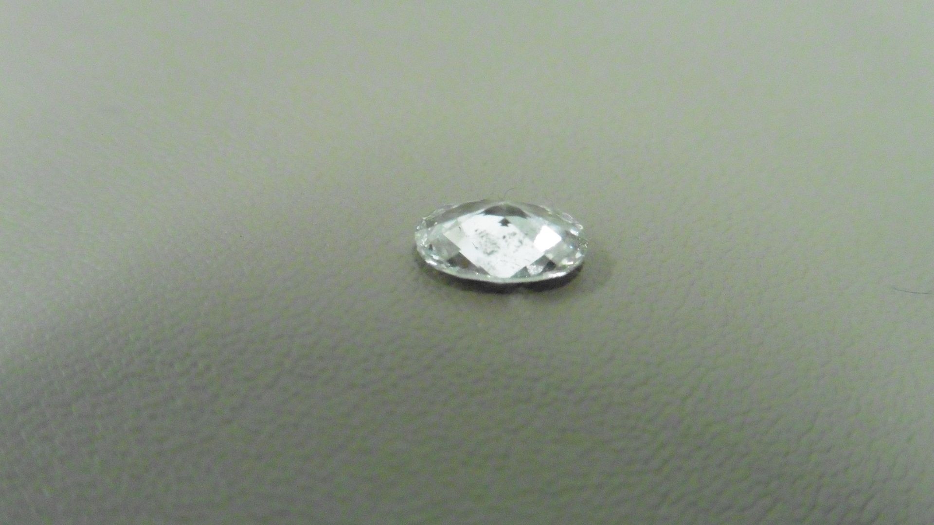 0.60ct natural loose oval cut diamond. I colour and si2 clarity. 6.86 x 4.49 x 2.67mm. No - Image 3 of 5