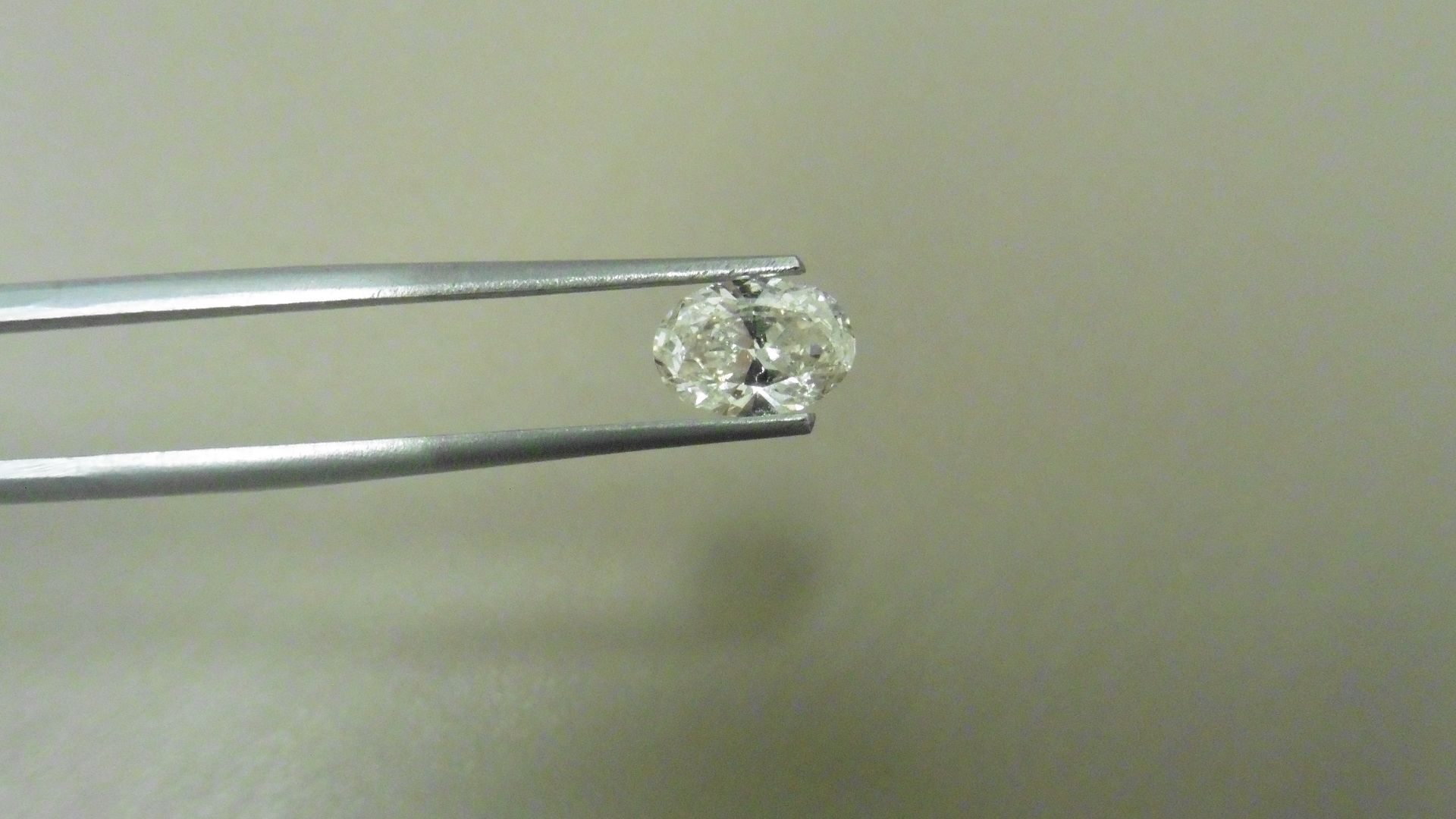 1.09ct oval cut diamond, loose stone. I colour and I1 clarity. 8.34 x 5.67 x 3.37mm. IGI - Image 4 of 5