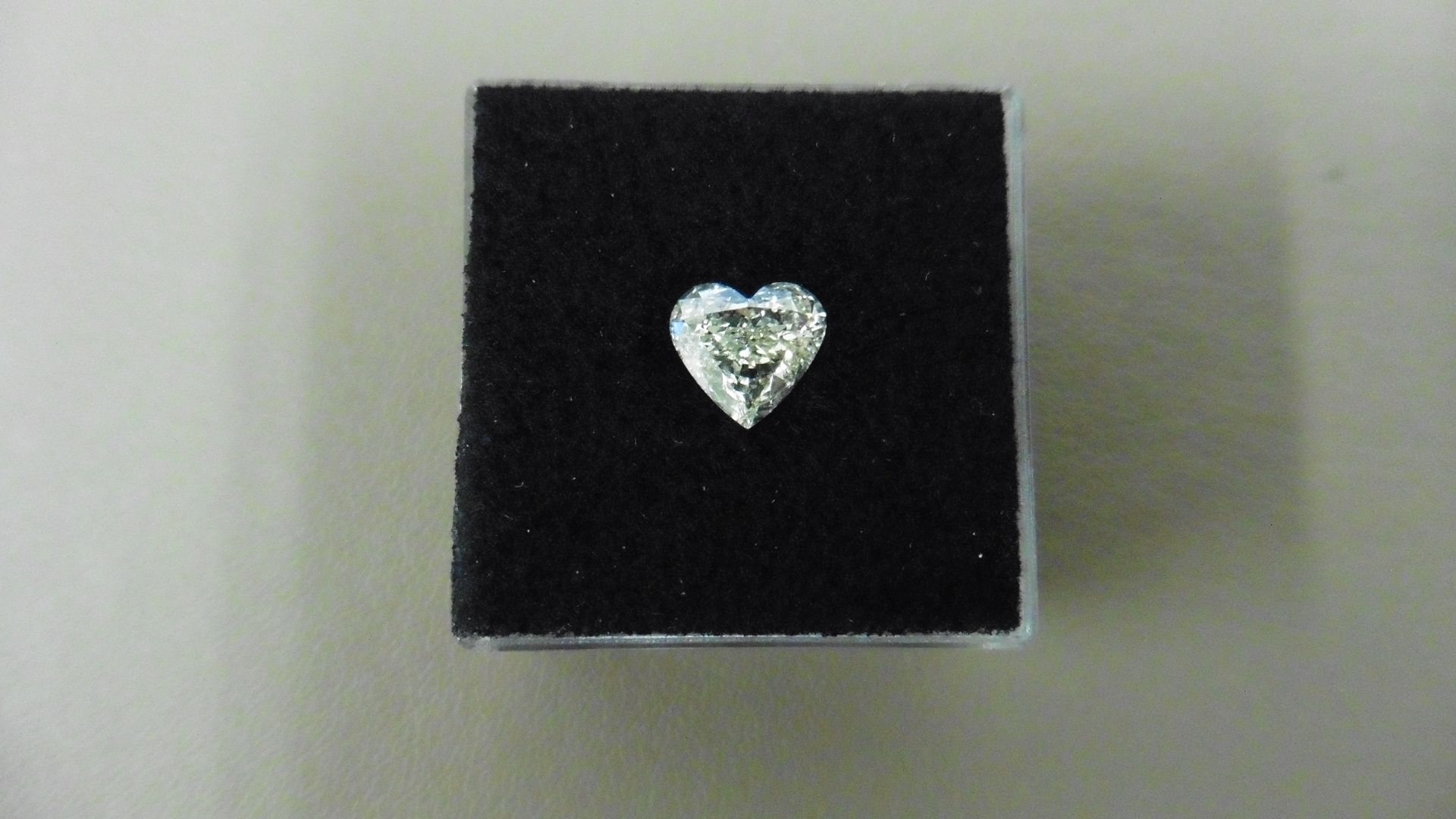 0.91ct heart shaped diamond, loose stone.J colour and Si clarity. No certification but can be done - Bild 5 aus 6