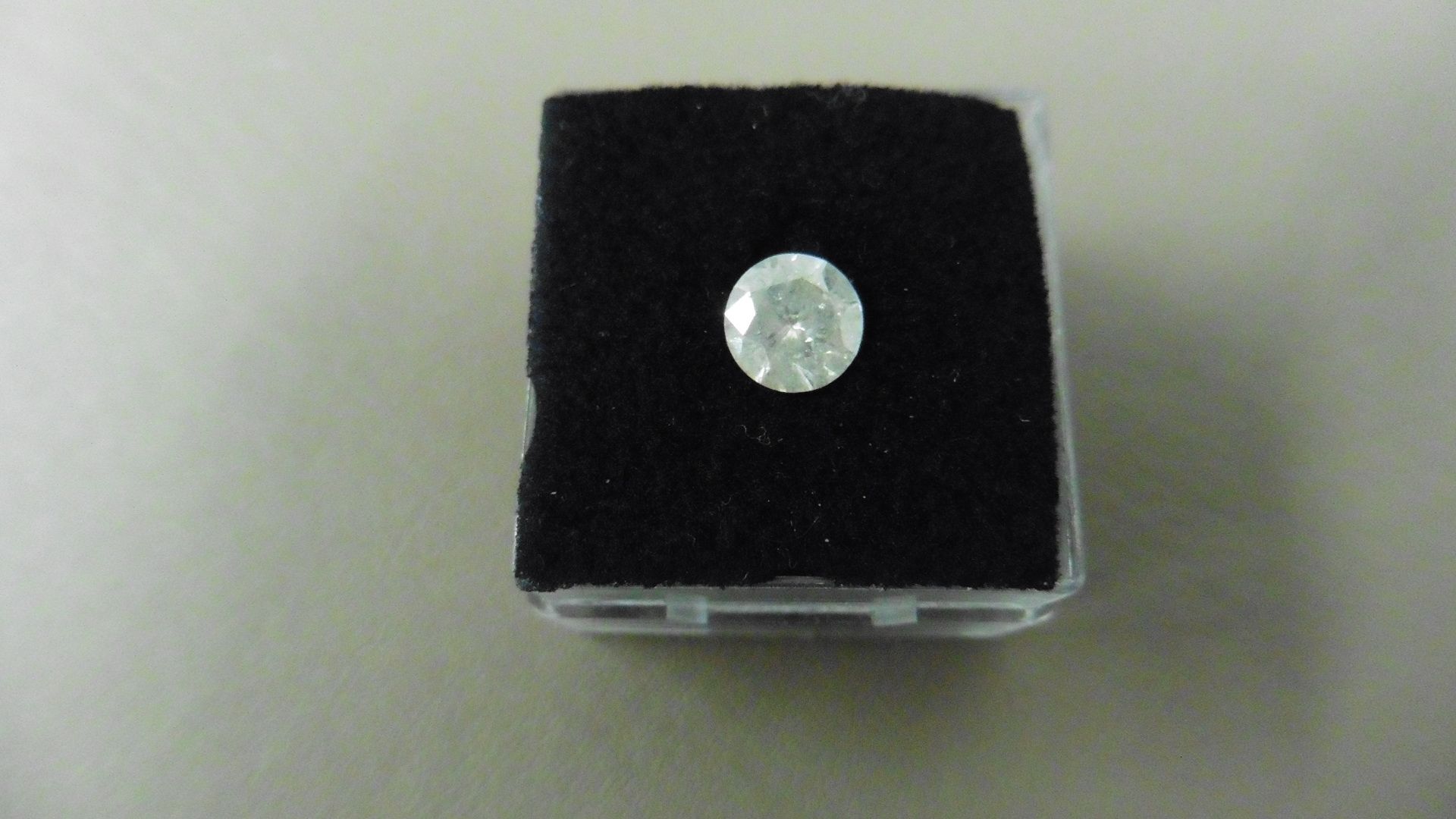 1.03ct Brilliant Cut Diamond, Enhanced stone. I colour, I2 clarity. 6.58 x 3.75mm. Valued at £ - Bild 4 aus 4