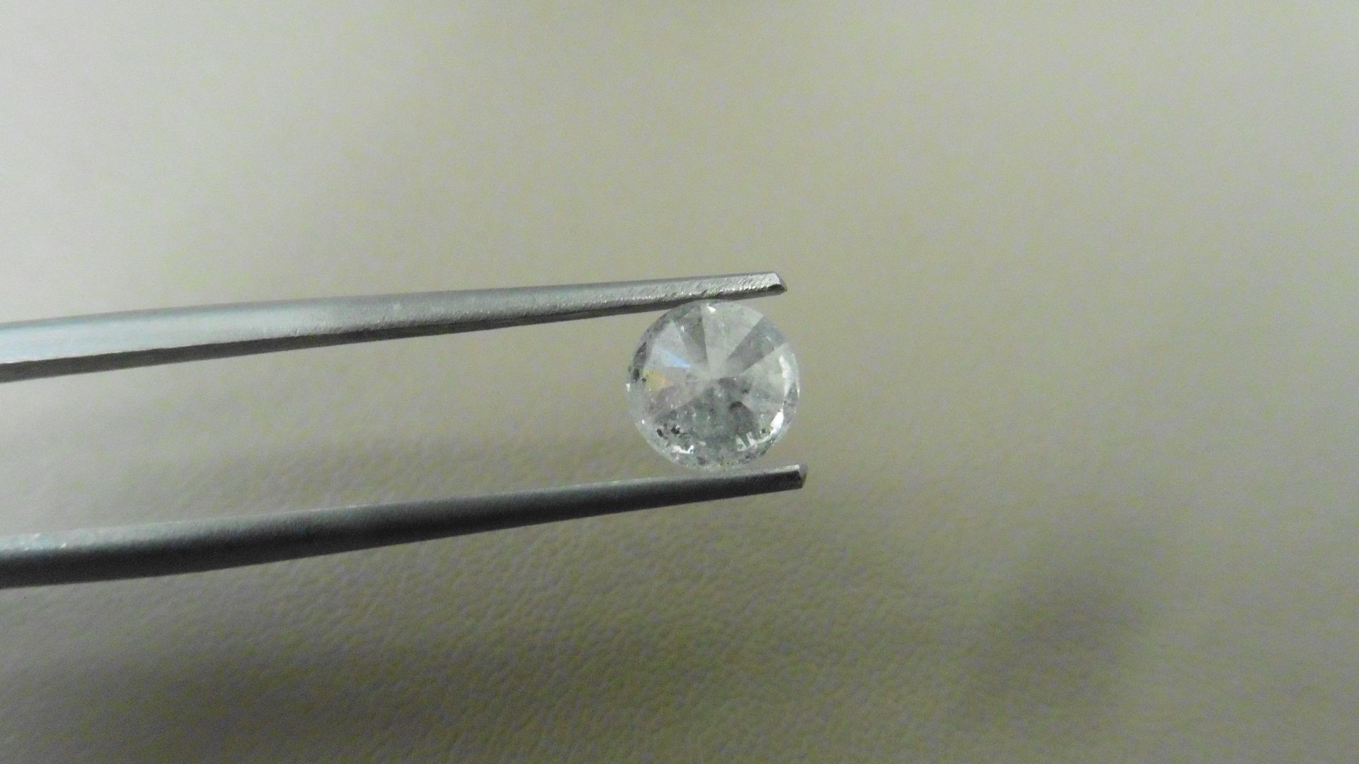 0.97ct natural loose brilliant cut diamond. I colour and I2 clarity. 6.10 x 3.98mm. No certification - Bild 3 aus 4