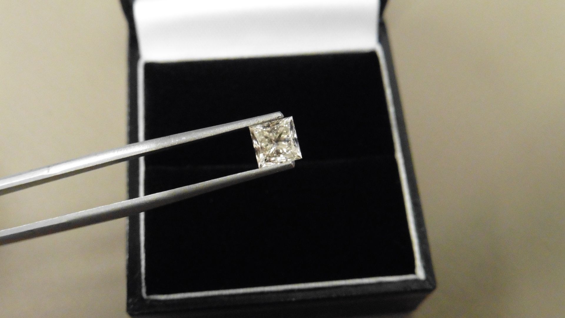 1.00ct natural loose princess cut diamond.iJ colour and I1 clarity. 5.56 x 5.37 x 3.78mm. No - Image 4 of 4