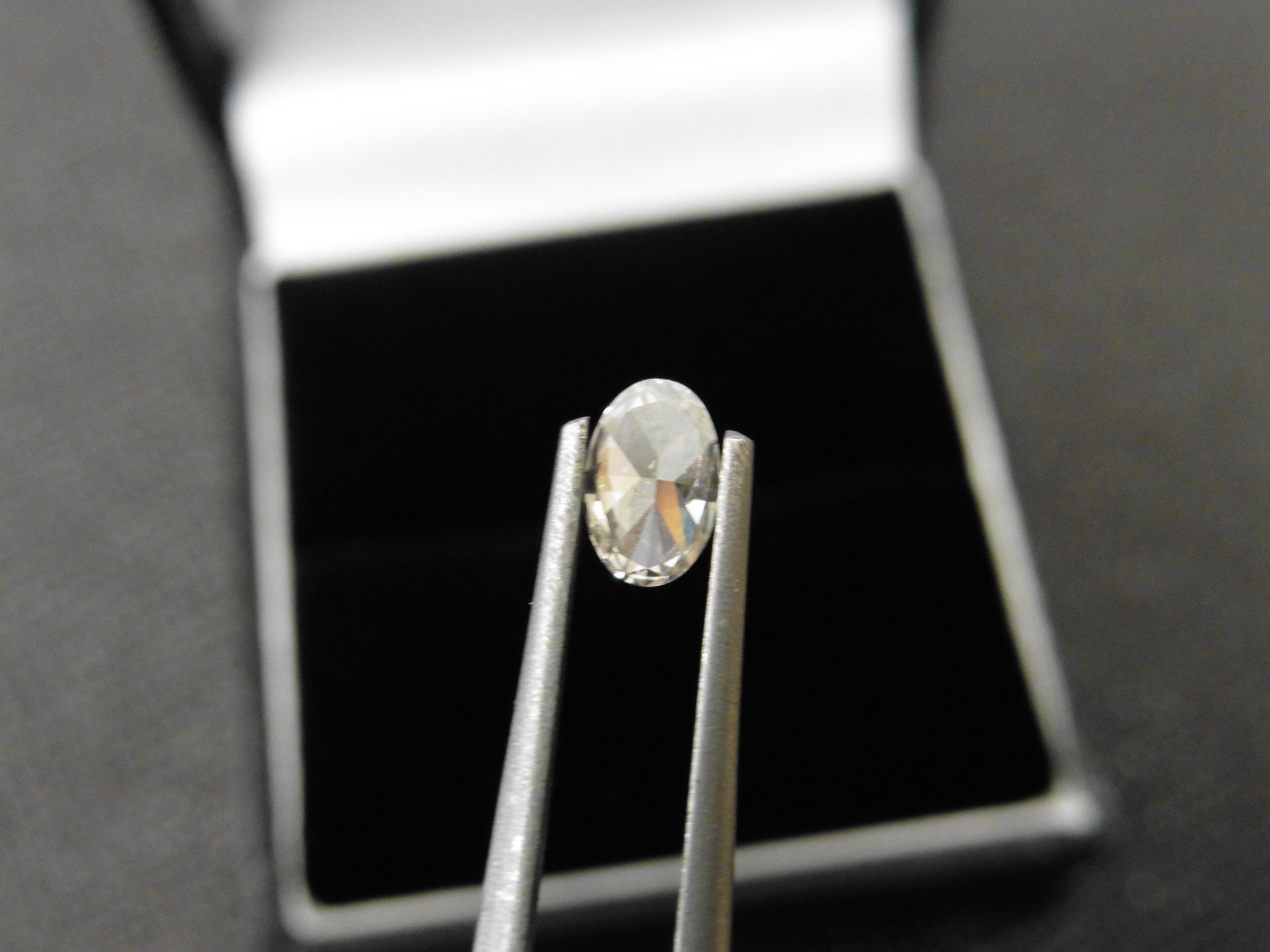 0.34ct natural oval cut diamond. I colour and SI2 clarity. No certification but can be done for £ - Image 2 of 3