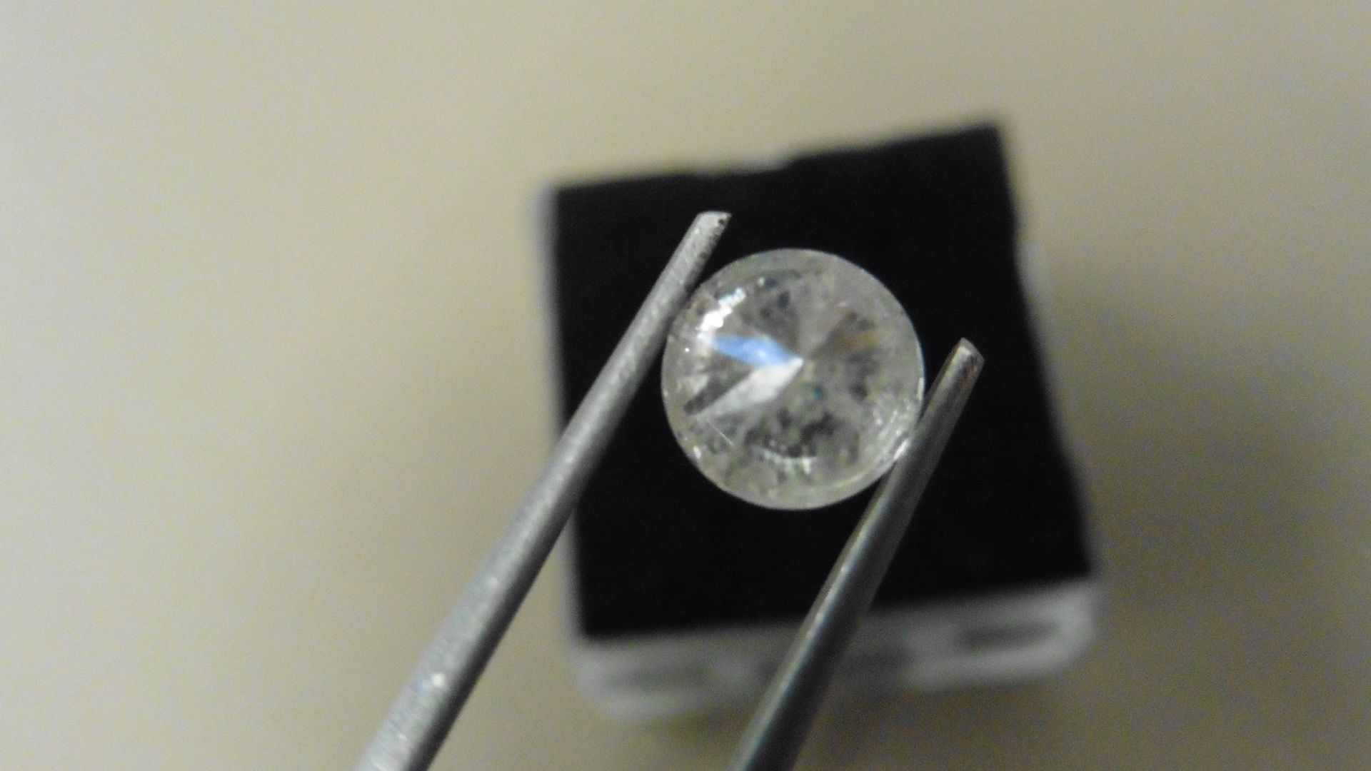 1.25ct natural loose brilliant cut diamond. I colour and I2 clarity. 6.57 x 4.44mm. No certification - Bild 3 aus 4