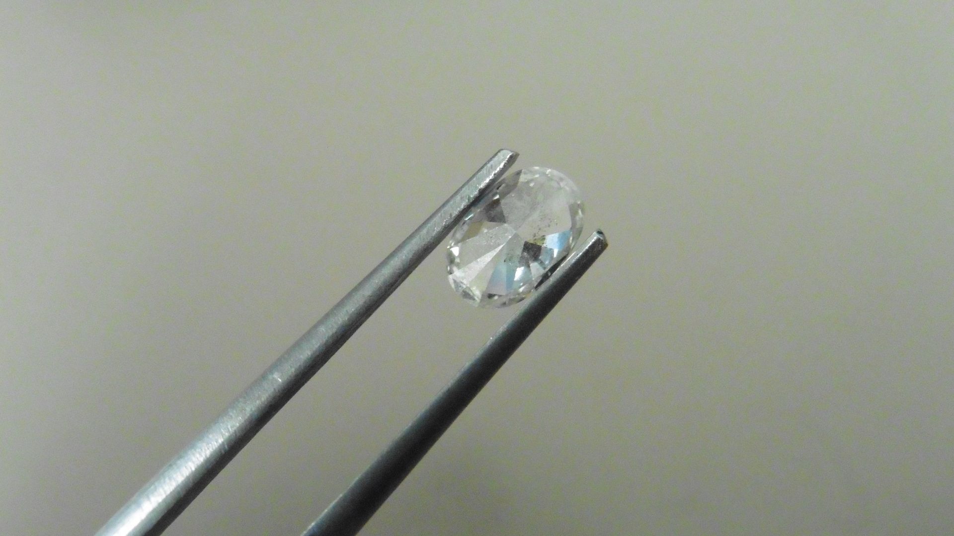 0.60ct natural loose oval cut diamond. I colour and si2 clarity. 6.86 x 4.49 x 2.67mm. No - Image 2 of 5