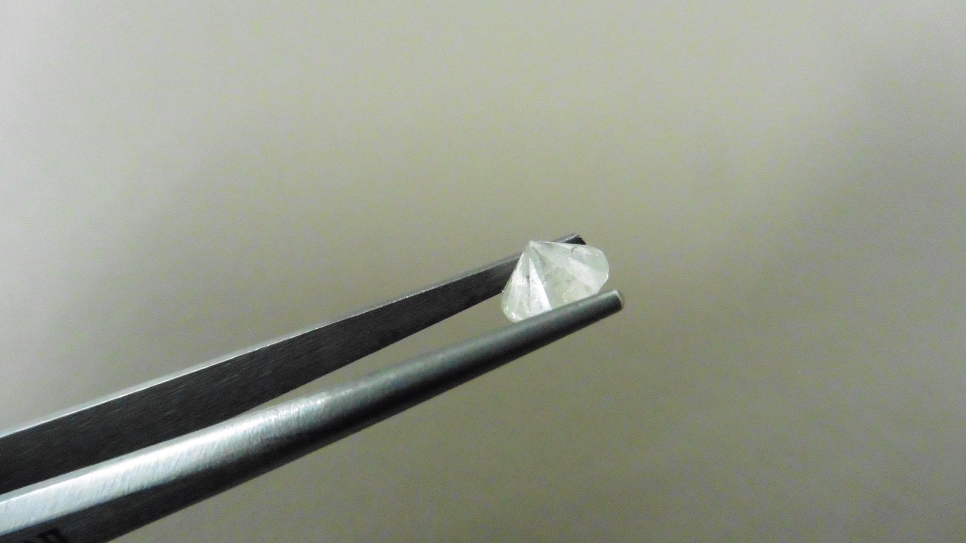 1.02ct Brilliant Cut Diamond, Enhanced stone. H colour, I2 clarity. 6.27 x 4mm. Valued at £1490. - Bild 2 aus 4