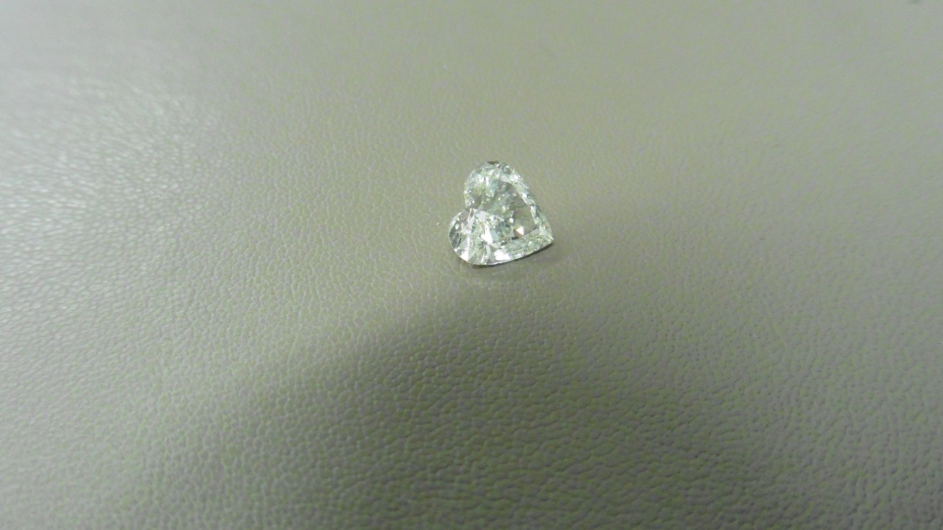 0.91ct heart shaped diamond, loose stone.J colour and Si clarity. No certification but can be done - Bild 2 aus 6