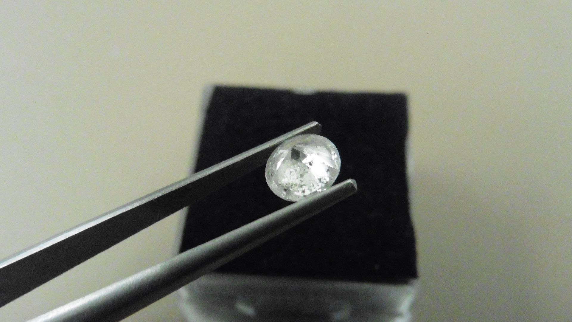 0.97ct natural loose brilliant cut diamond. I colour and I2 clarity. 6.10 x 3.98mm. No certification - Bild 2 aus 4