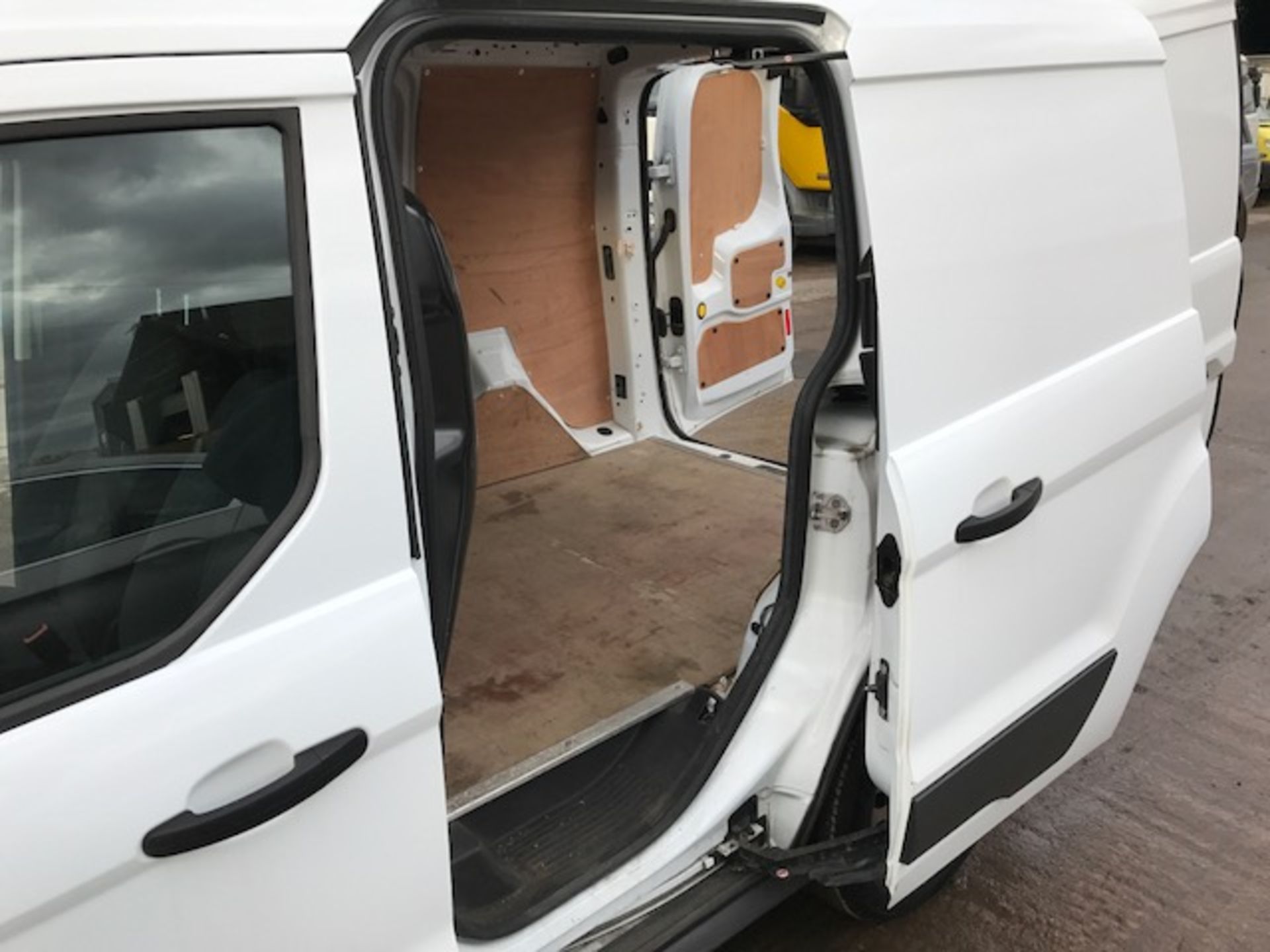 2014 Ford Transit Connect 200 van - Image 6 of 9