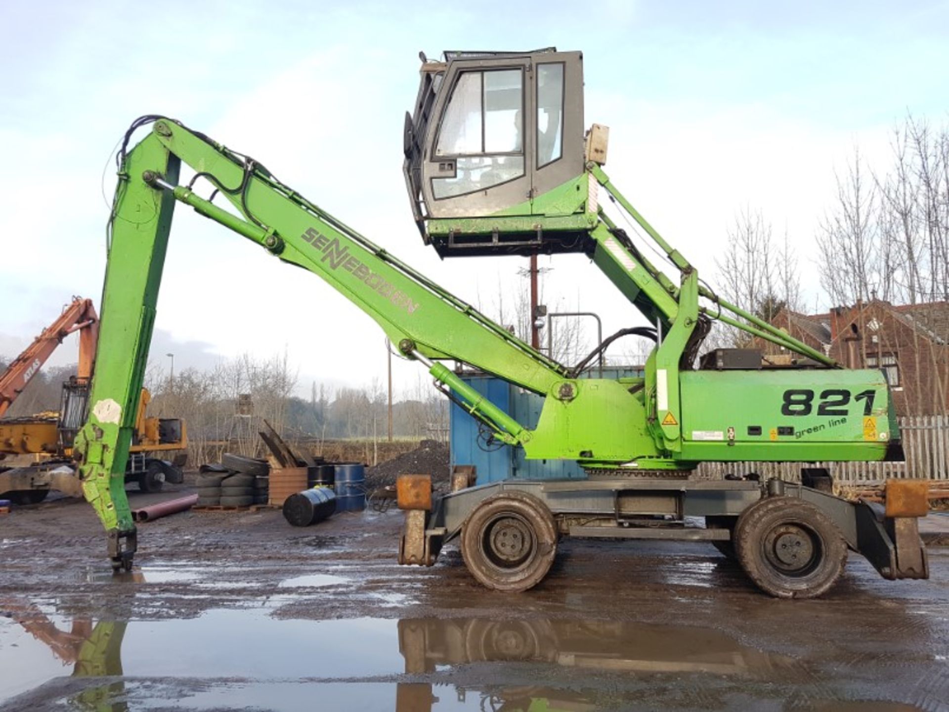 Sennebogen 821 2001, Hydraulic high cab scrap handler with magnet gear and solid tyres - Image 2 of 3