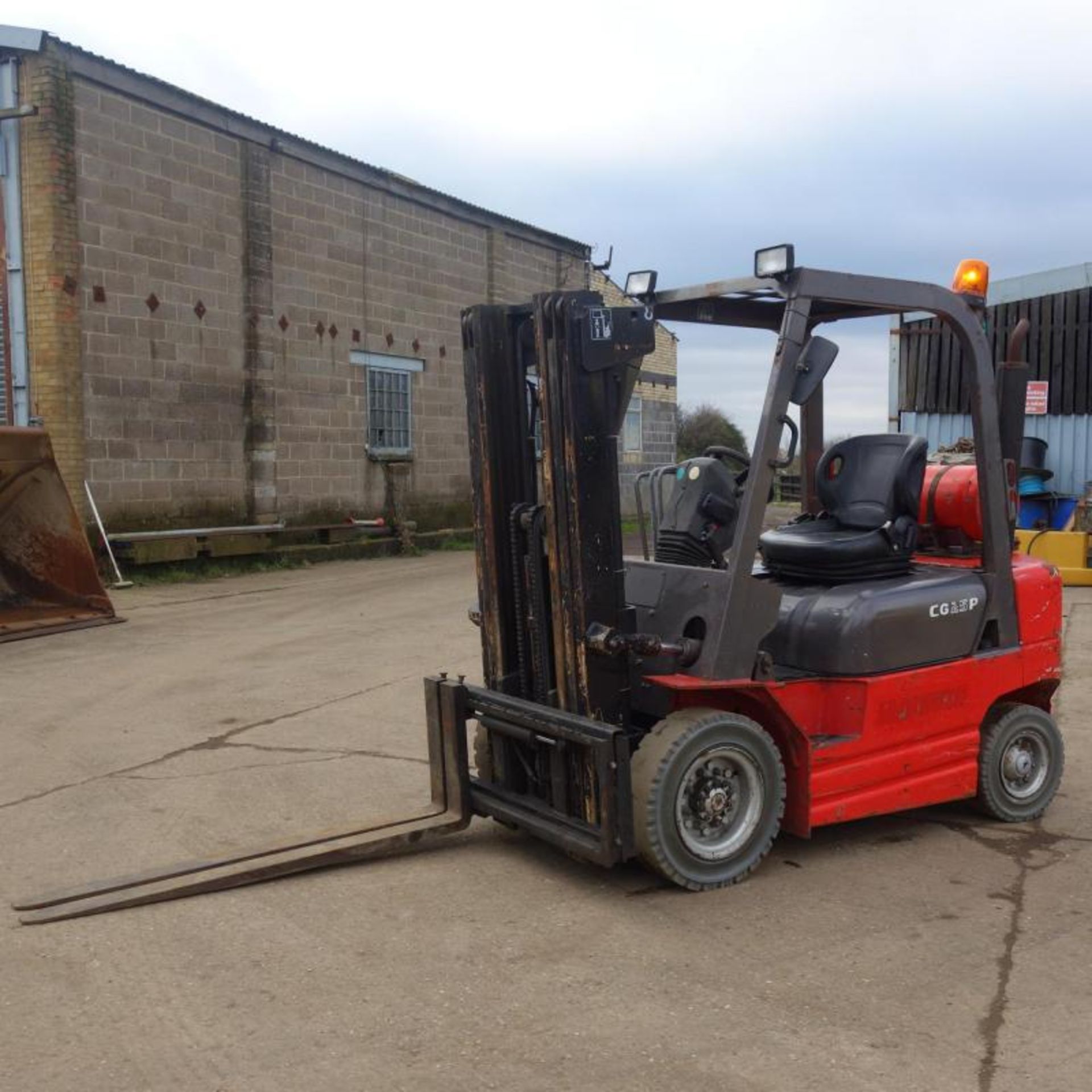 2008 Manitou CG25P 2.5 Ton Gas Forklift, 1993 Hours - Image 2 of 7
