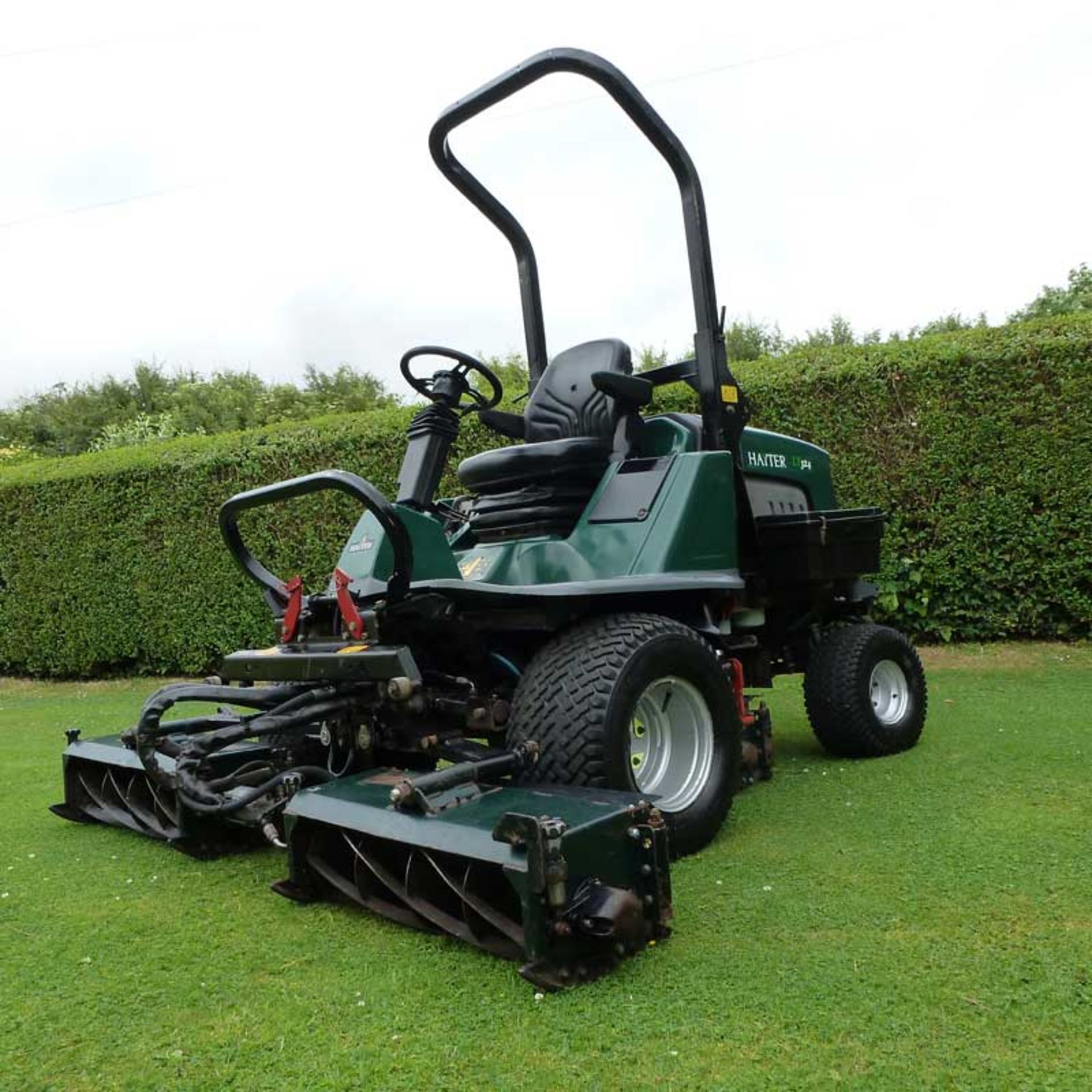 2006 Hayter LT324 Triple Cylinder Mower - Image 2 of 5