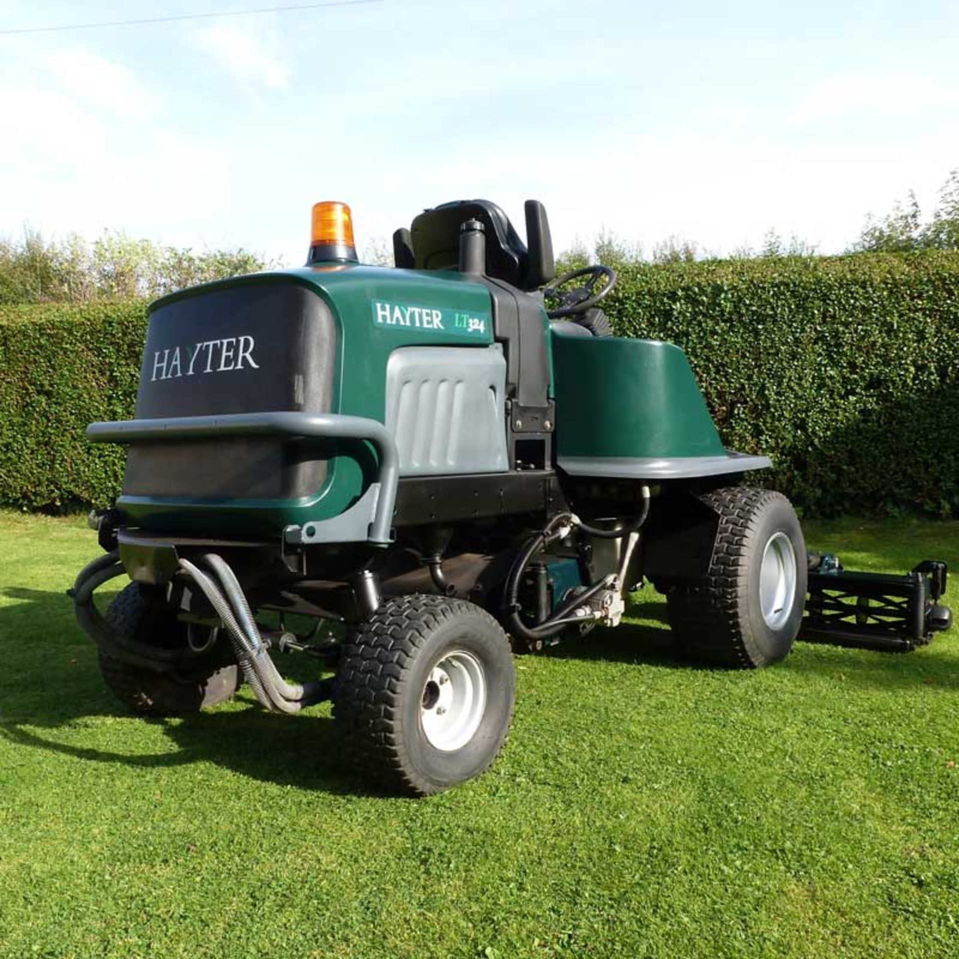 2005 Hayter LT324 Triple Cylinder Mower - Image 8 of 12