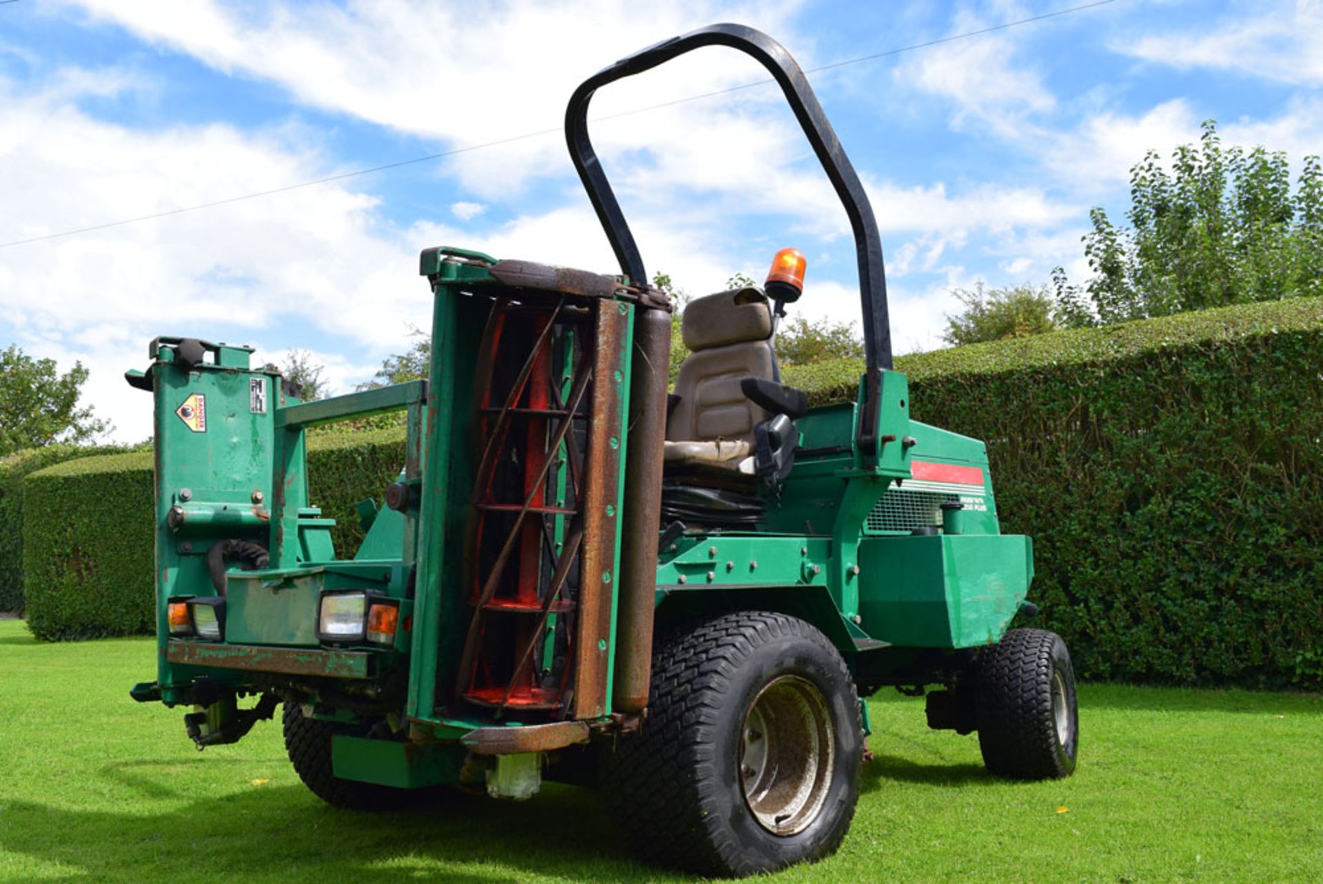 2003 Ransomes Parkway 2250 Plus Ride On Cylinder Mower - Image 4 of 8