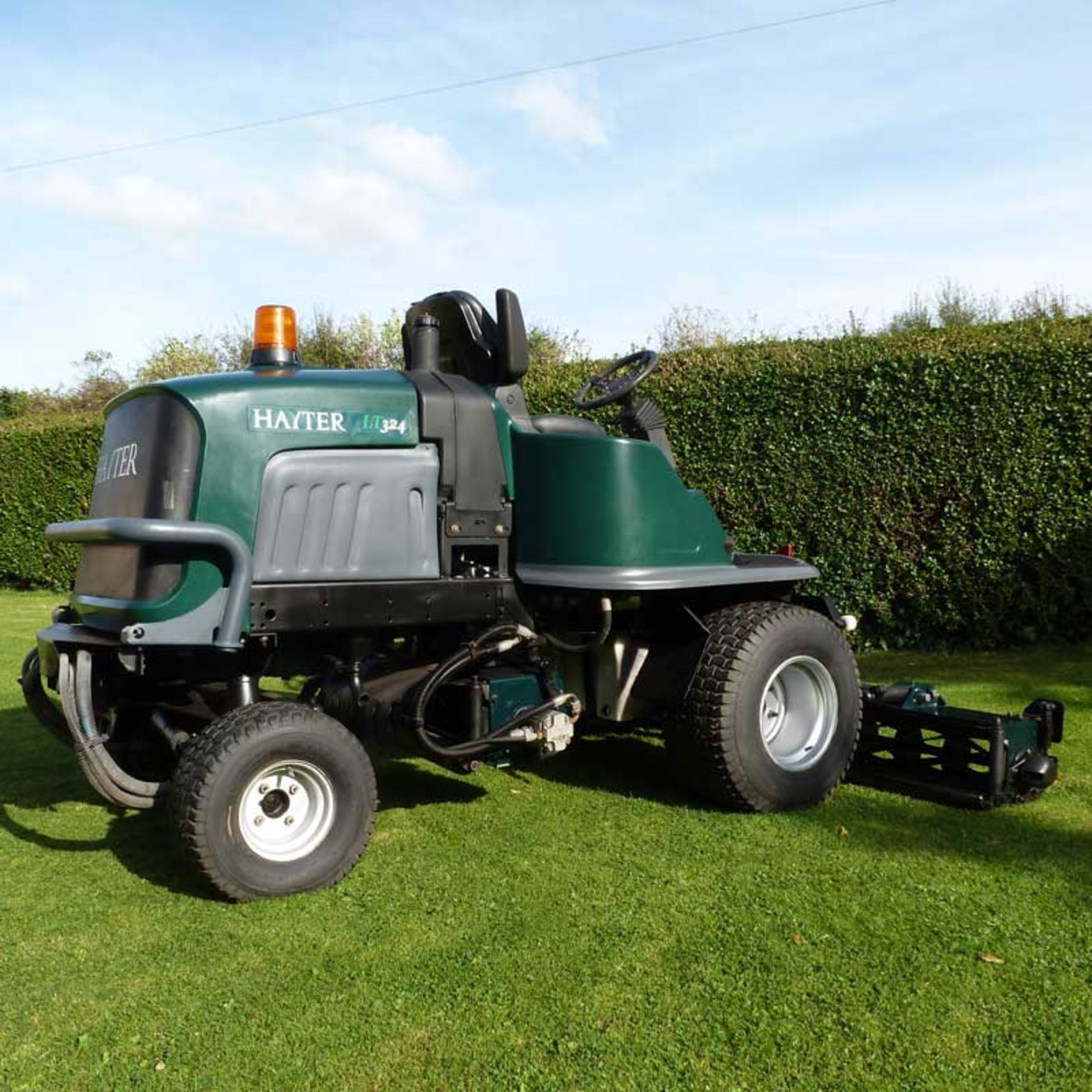 2005 Hayter LT324 Triple Cylinder Mower - Image 9 of 12