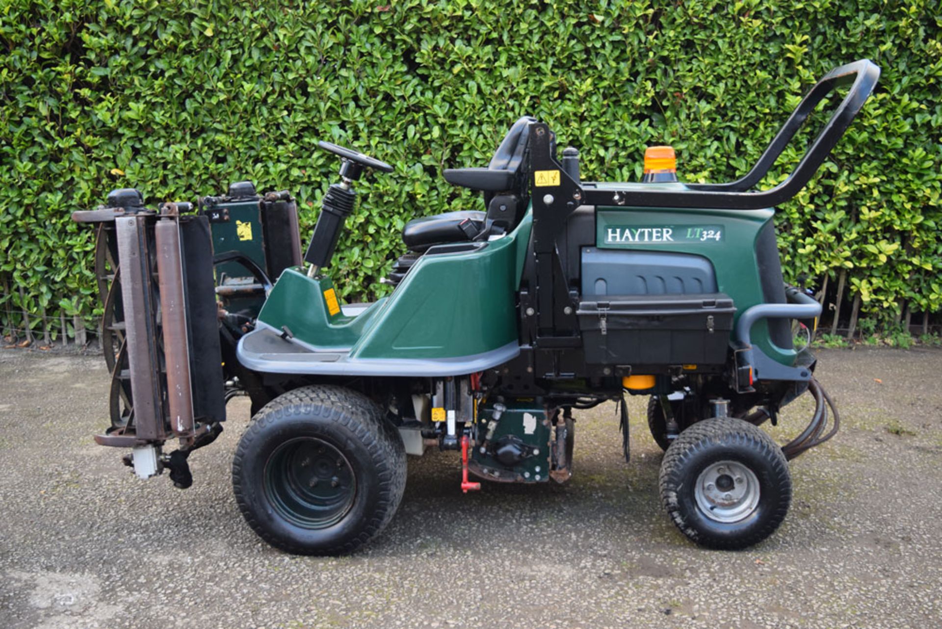 2010 Hayter LT324 Triple Ride On Cylinder Mower - Image 8 of 10