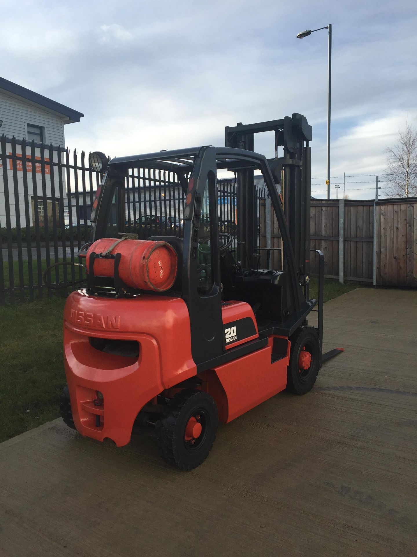 Nissan UD02A- 20PG Gas Powered Fork Lift Truck - NO VAT ON HAMMER - Image 6 of 14