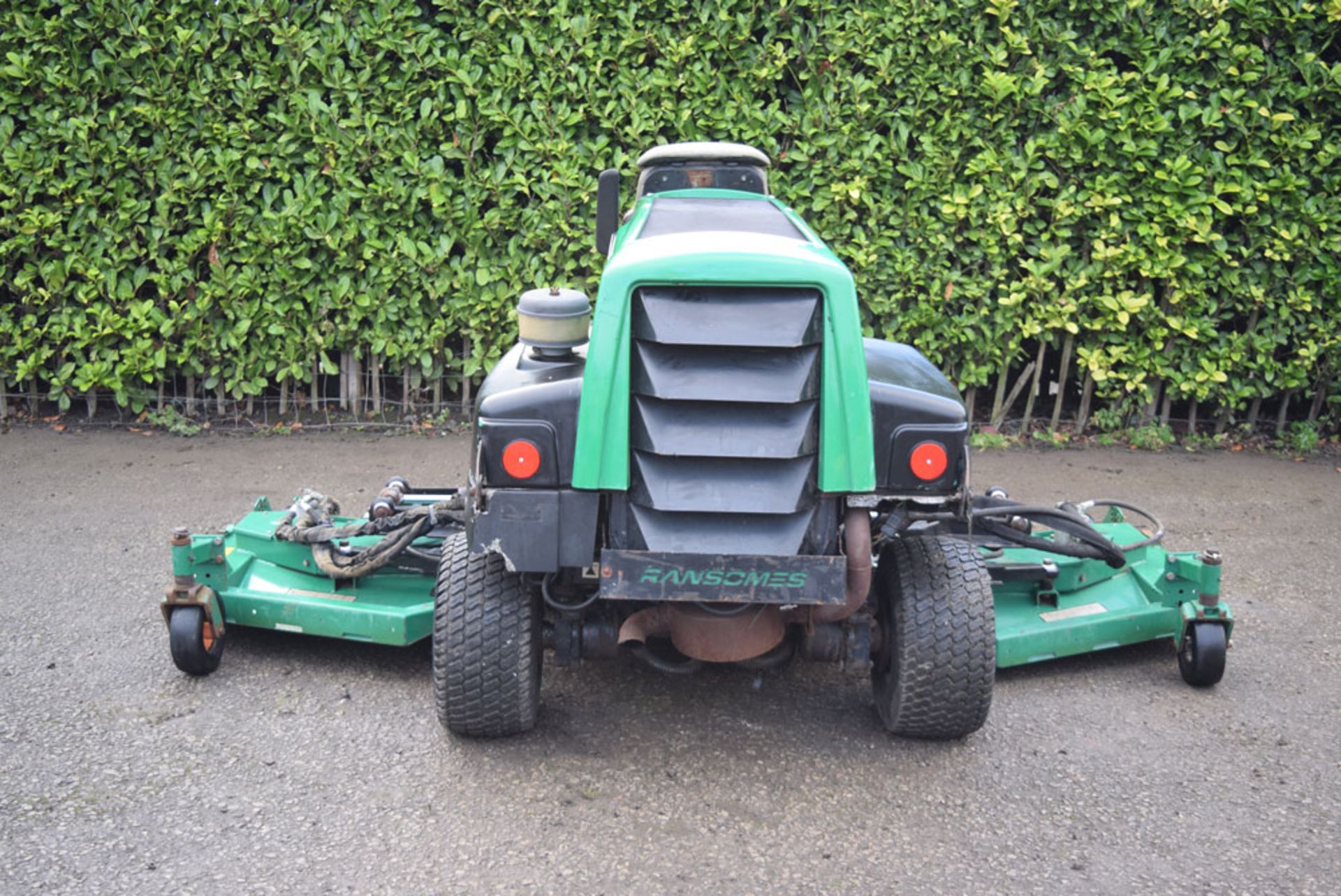 Ransomes HR6010 Wide Area Cut Ride On Rotary Mower - Image 7 of 11