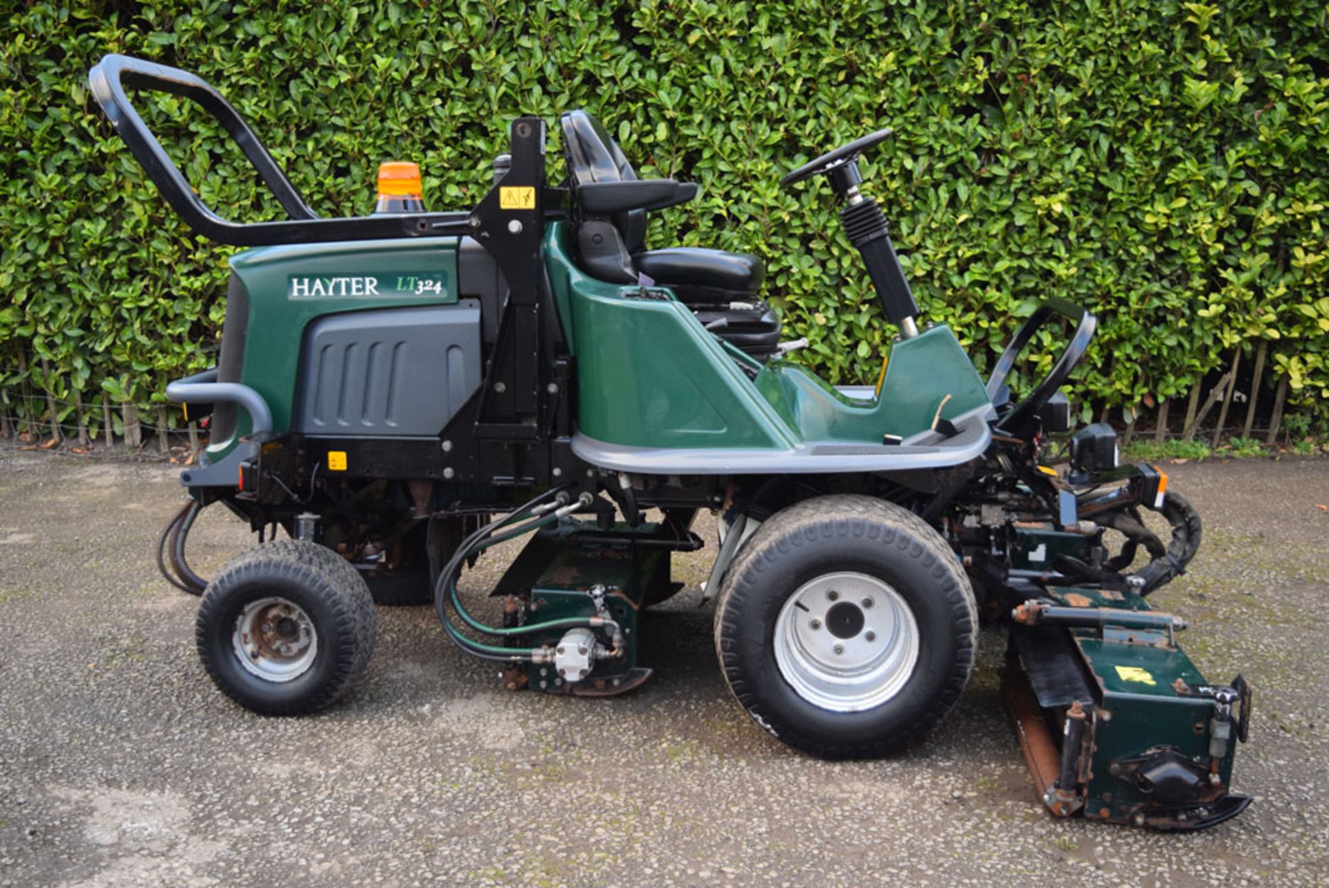 2010 Hayter LT324 Triple Ride On Cylinder Mower - Image 6 of 10