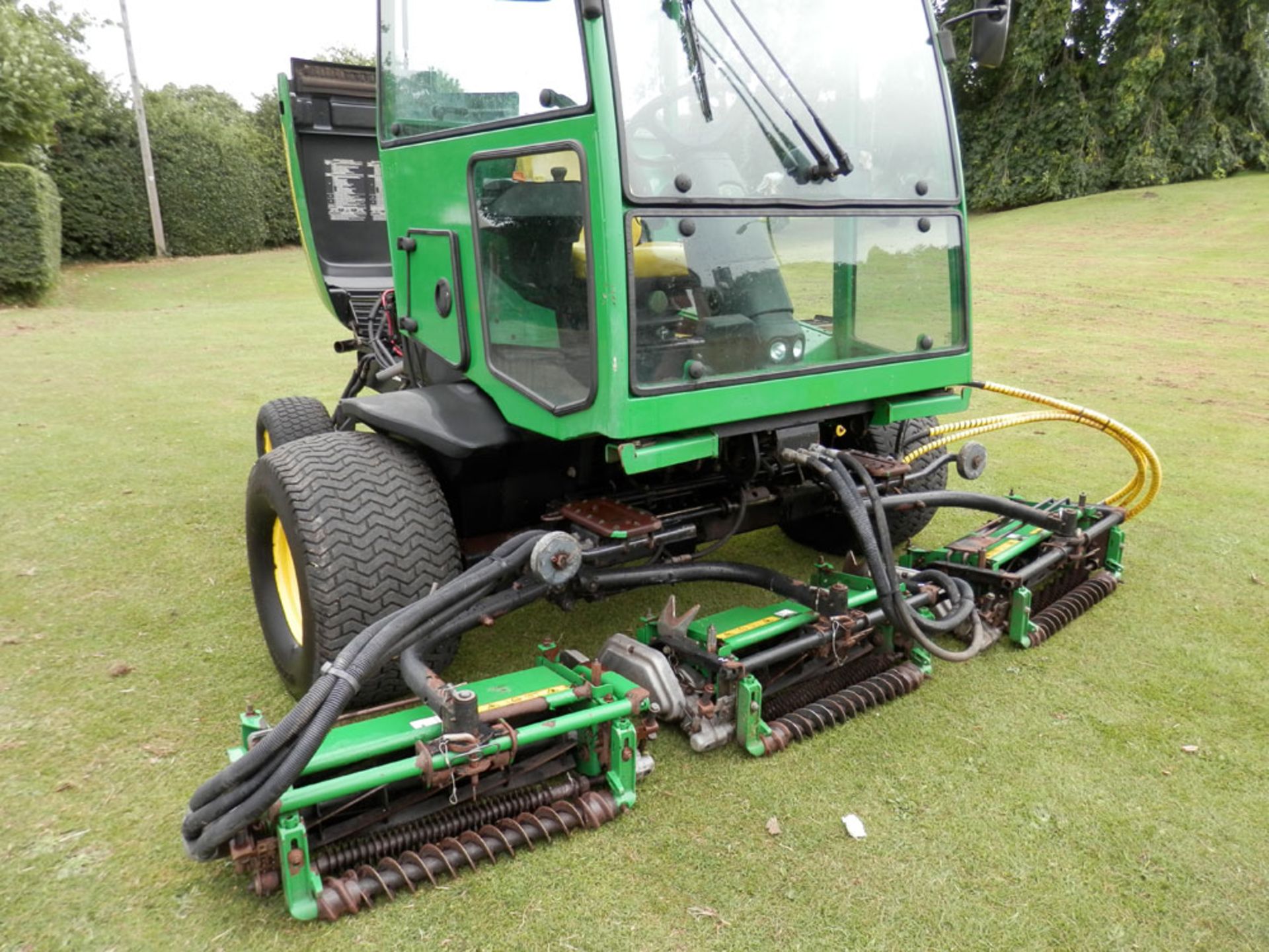 2005 John Deere 3235C Ride On Cylinder Mower - Image 10 of 12