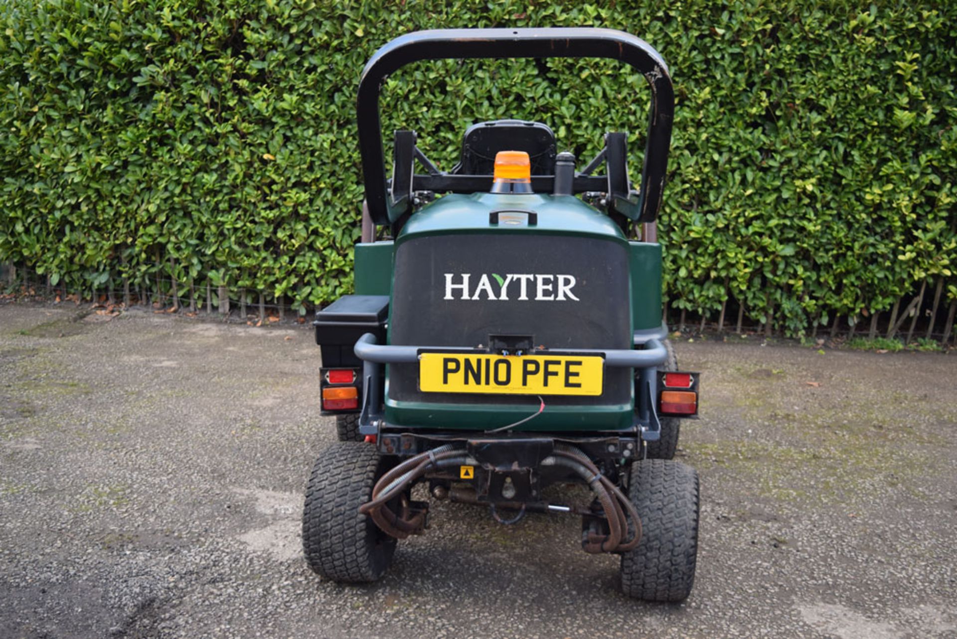 2010 Hayter LT324 Triple Ride On Cylinder Mower - Image 7 of 10