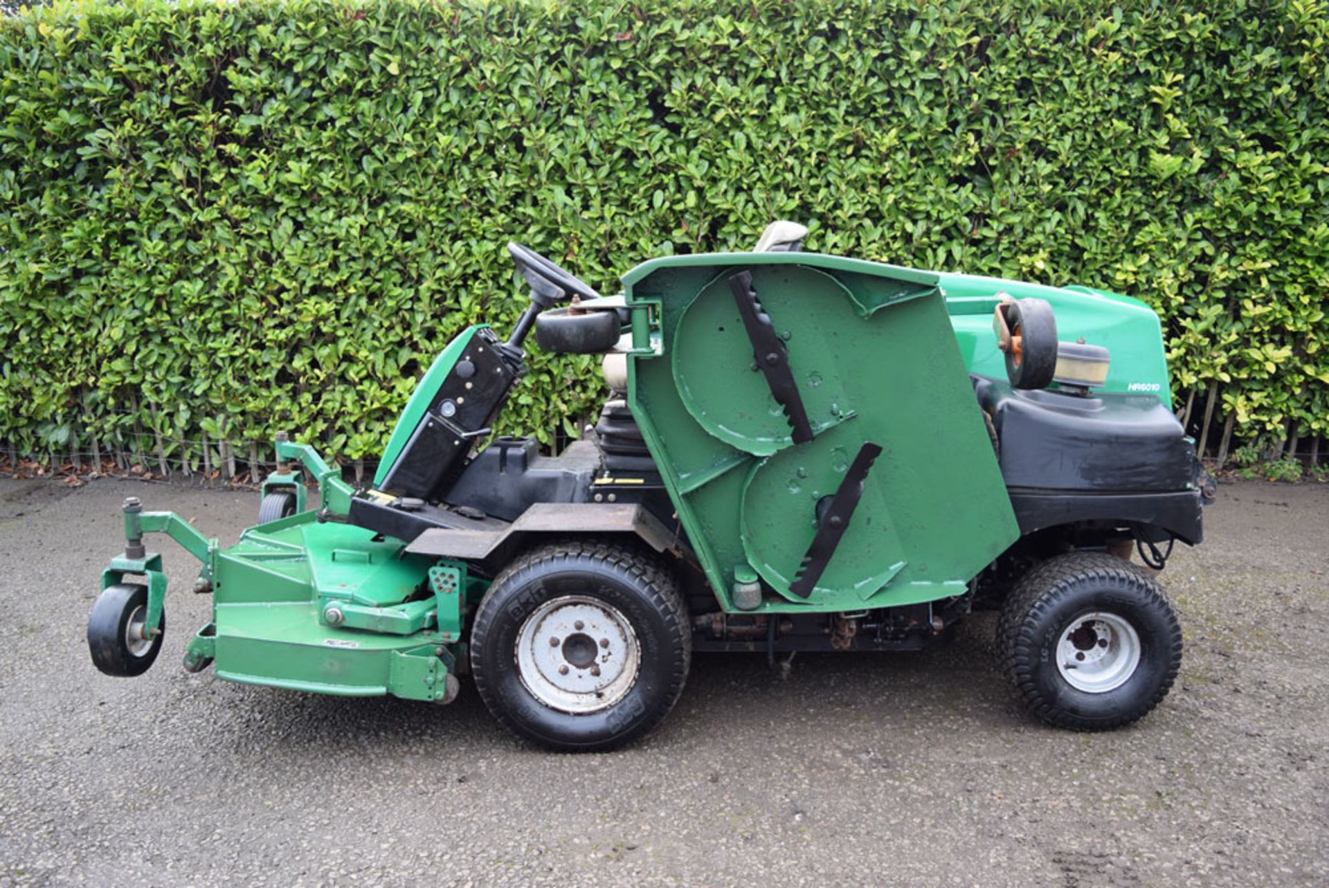 Ransomes HR6010 Wide Area Cut Ride On Rotary Mower - Image 6 of 11