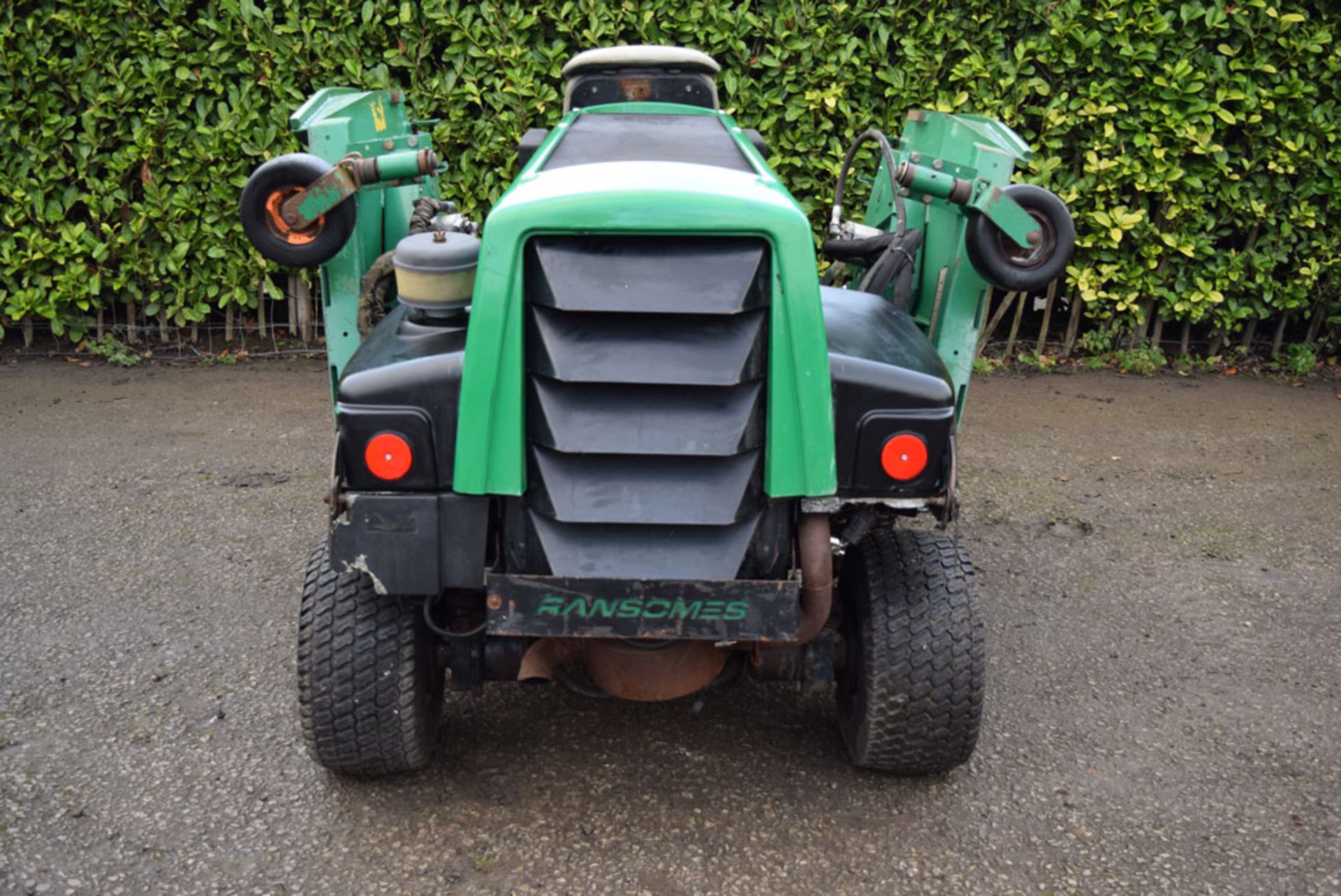 Ransomes HR6010 Wide Area Cut Ride On Rotary Mower - Image 11 of 11