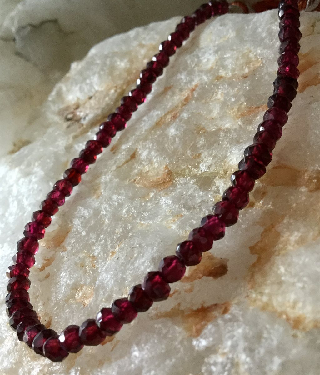 30 cts Garnets Faceted rondelles 17 cm strand from India 67 stones approx beautiful colour. - Image 2 of 4