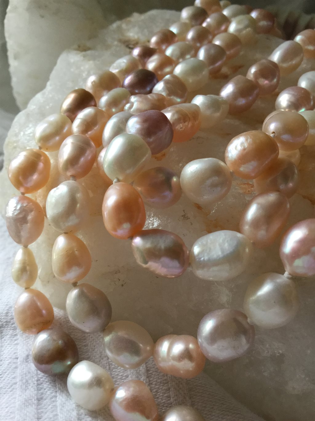 Baroque Pearls multi colour freshwater cultured nugget pearls 8/5 x 11 mm 164 cm strand - Image 3 of 4
