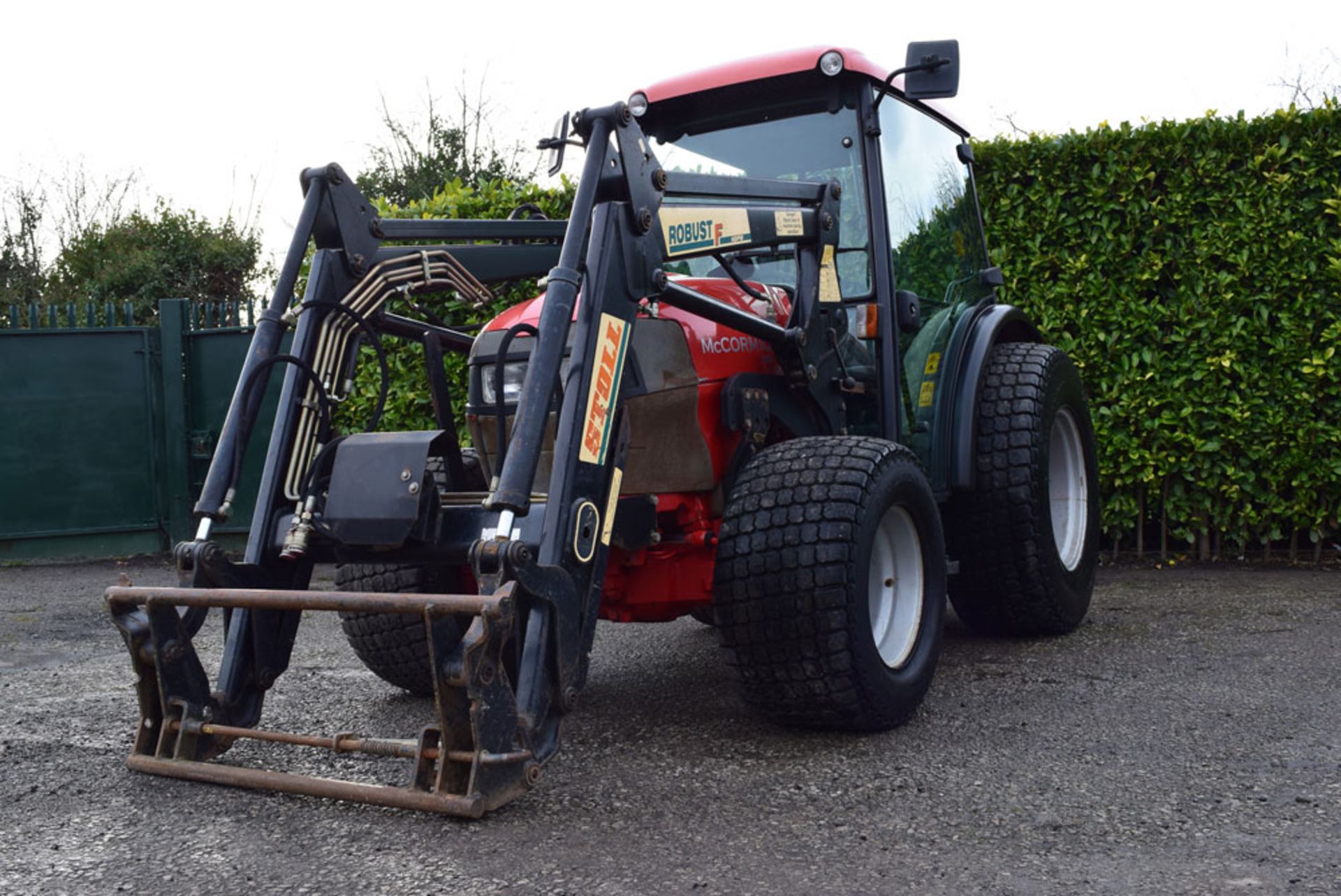 2005 McCormick F60 Compact Tractor With Stoll Loader - Bild 2 aus 19