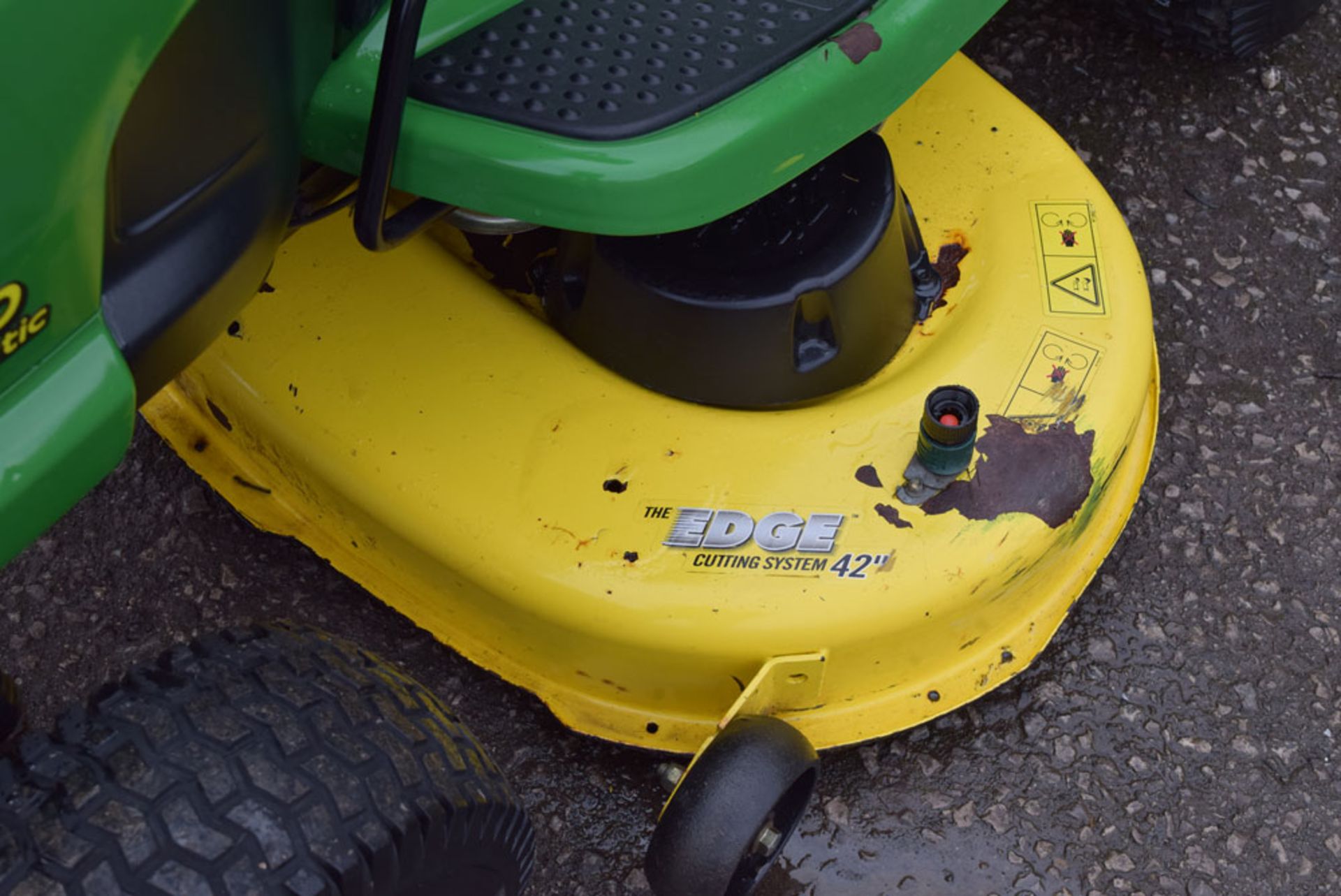 2007 John Deere X120 Garden Tractor With 42" Rotary Deck - Bild 4 aus 13