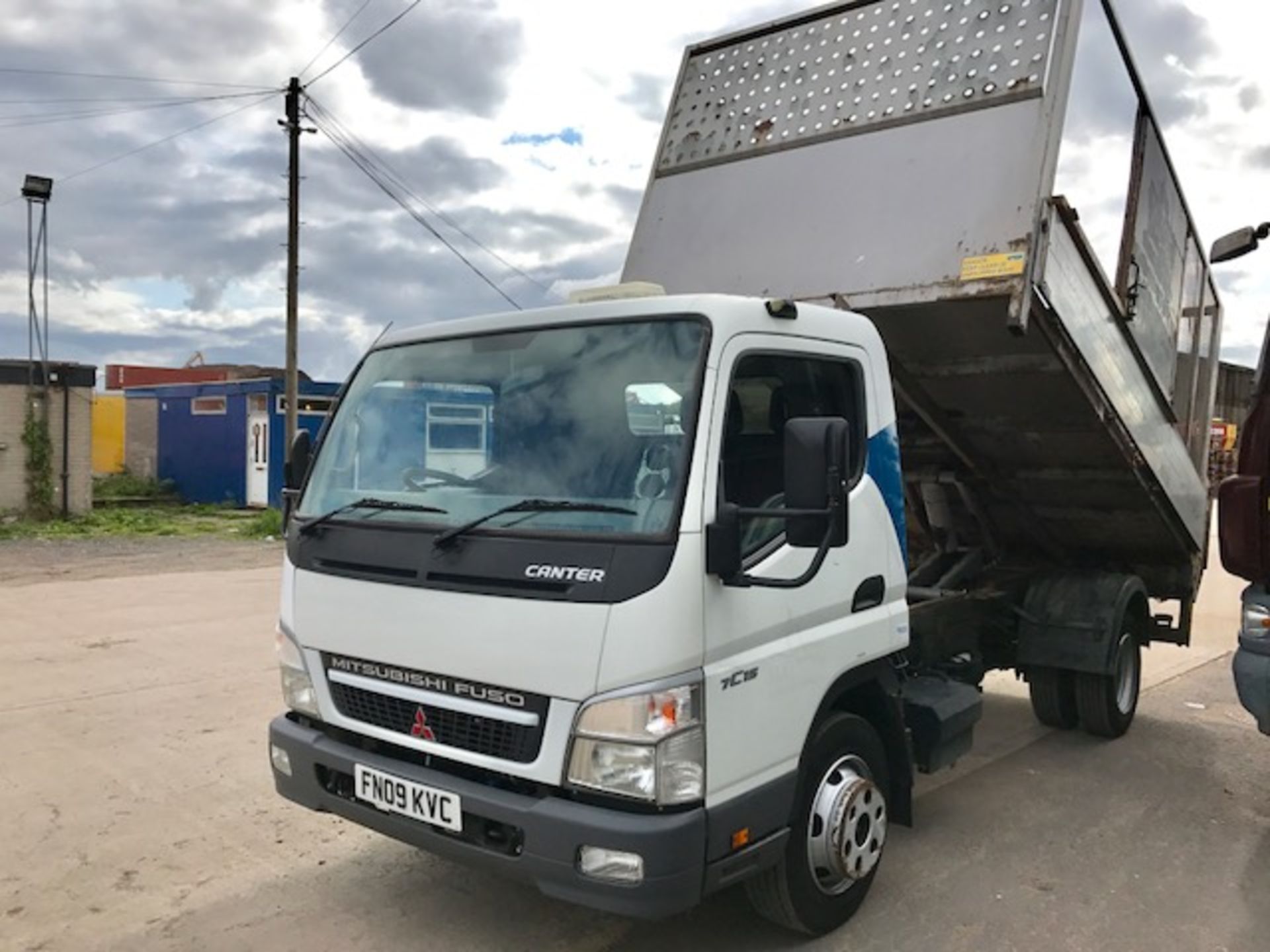 2009 Mitsubishi Canter 7C15 Tipper - Image 2 of 6