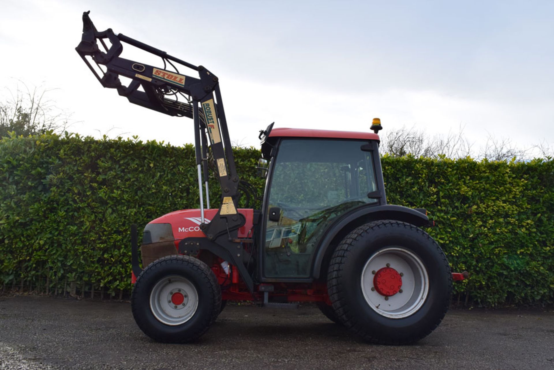 2005 McCormick F60 Compact Tractor With Stoll Loader - Bild 10 aus 19