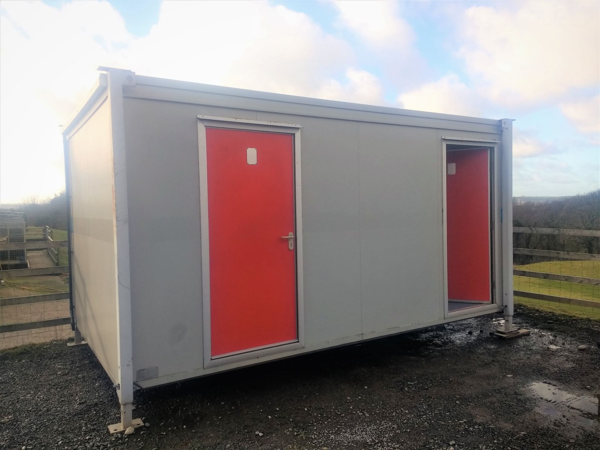 16ft x 9ft Genuine Portacabin 2+1 Male / Female Toilet Block