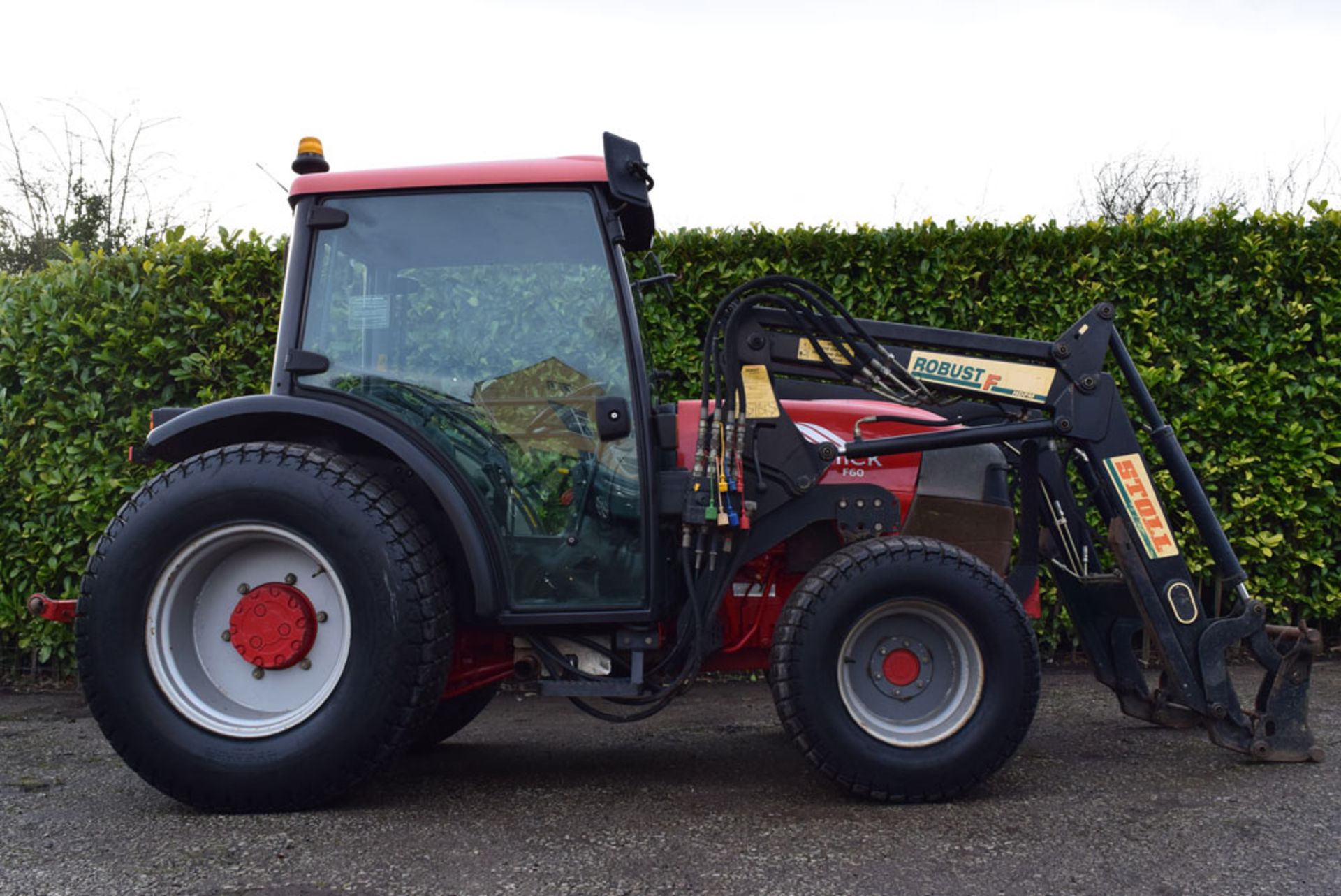 2005 McCormick F60 Compact Tractor With Stoll Loader - Bild 15 aus 19