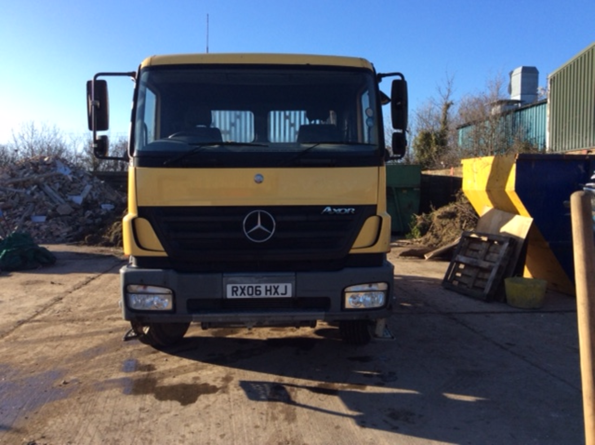 Mercedes Axor 1823 Skip Lorry / Maclift Xtra Reach / Drives well / Same owner last 10 years. - Image 2 of 4