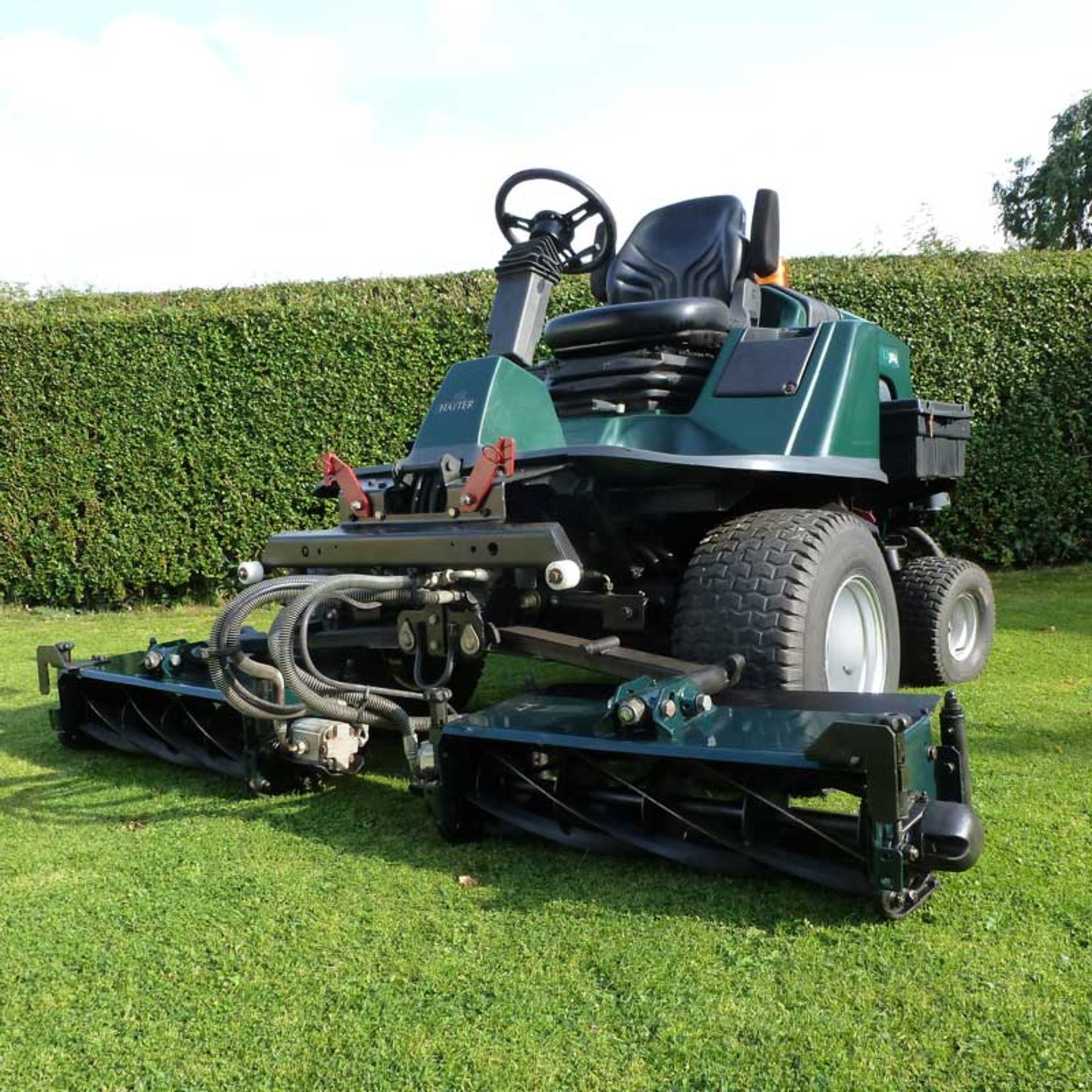 2005 Hayter LT324 Triple Cylinder Mower - Image 2 of 3