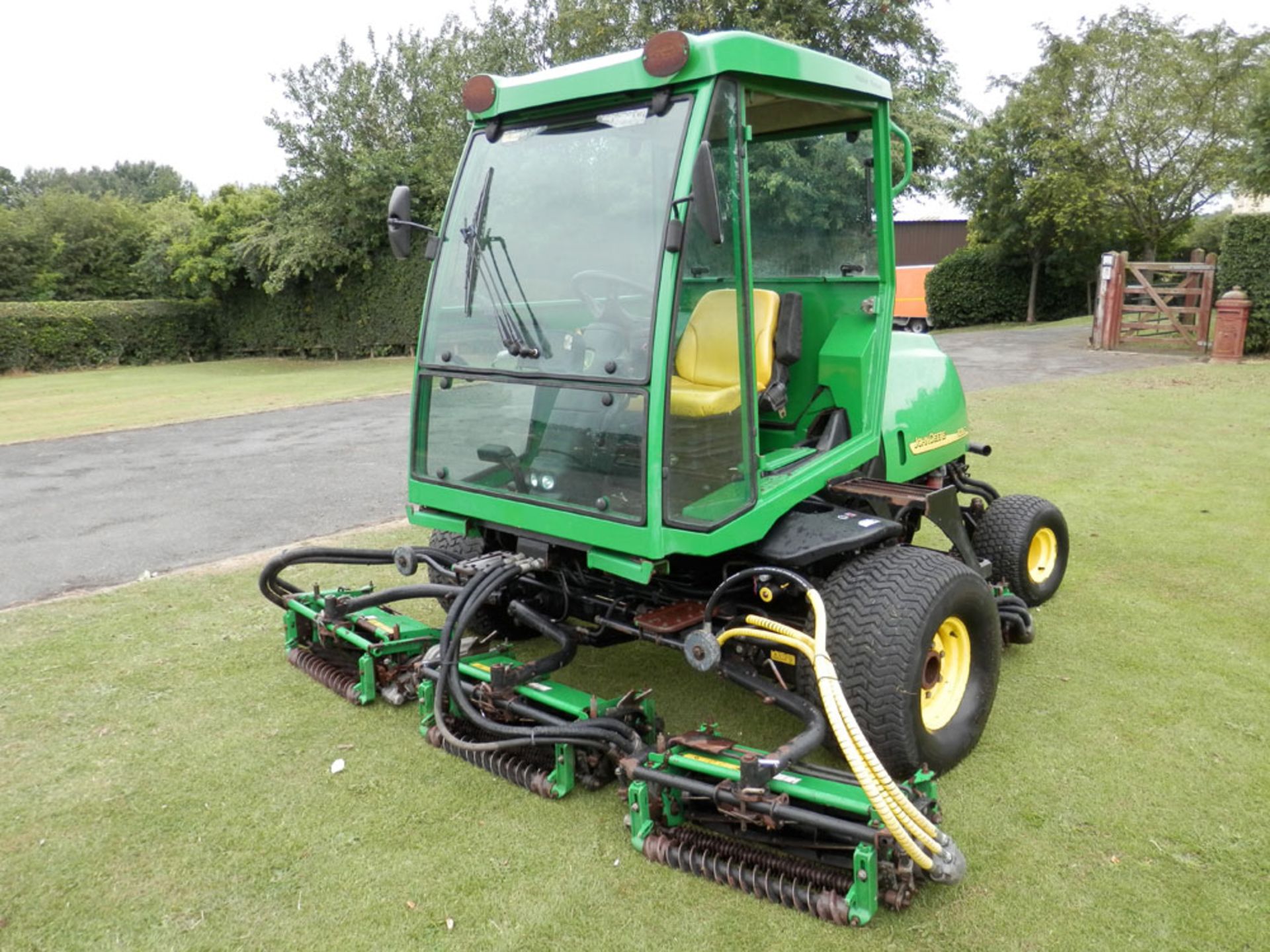 2005 John Deere 3235C Ride On Cylinder Mower