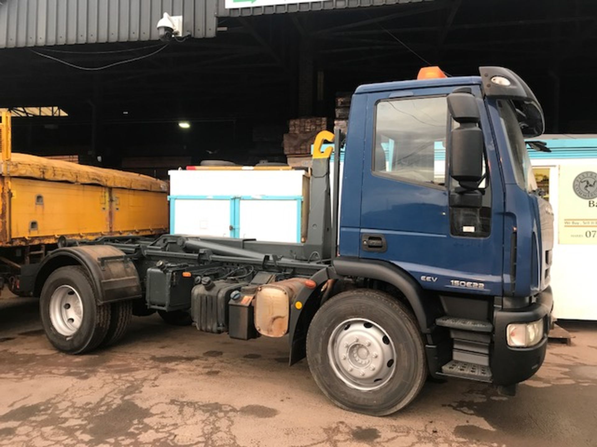 2009 Iveco Eurocargo 150E22 Hook Loader - Image 2 of 3