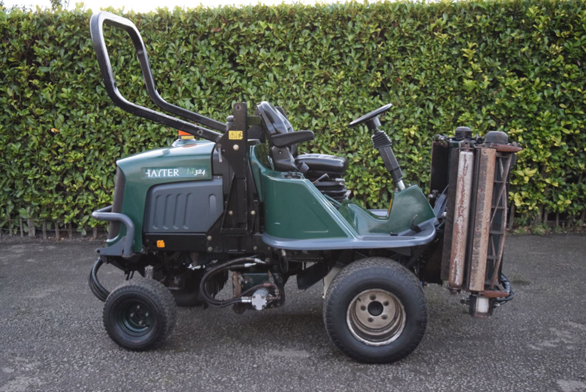 2007 Hayter LT324 Triple Cylinder Mower - Image 3 of 3