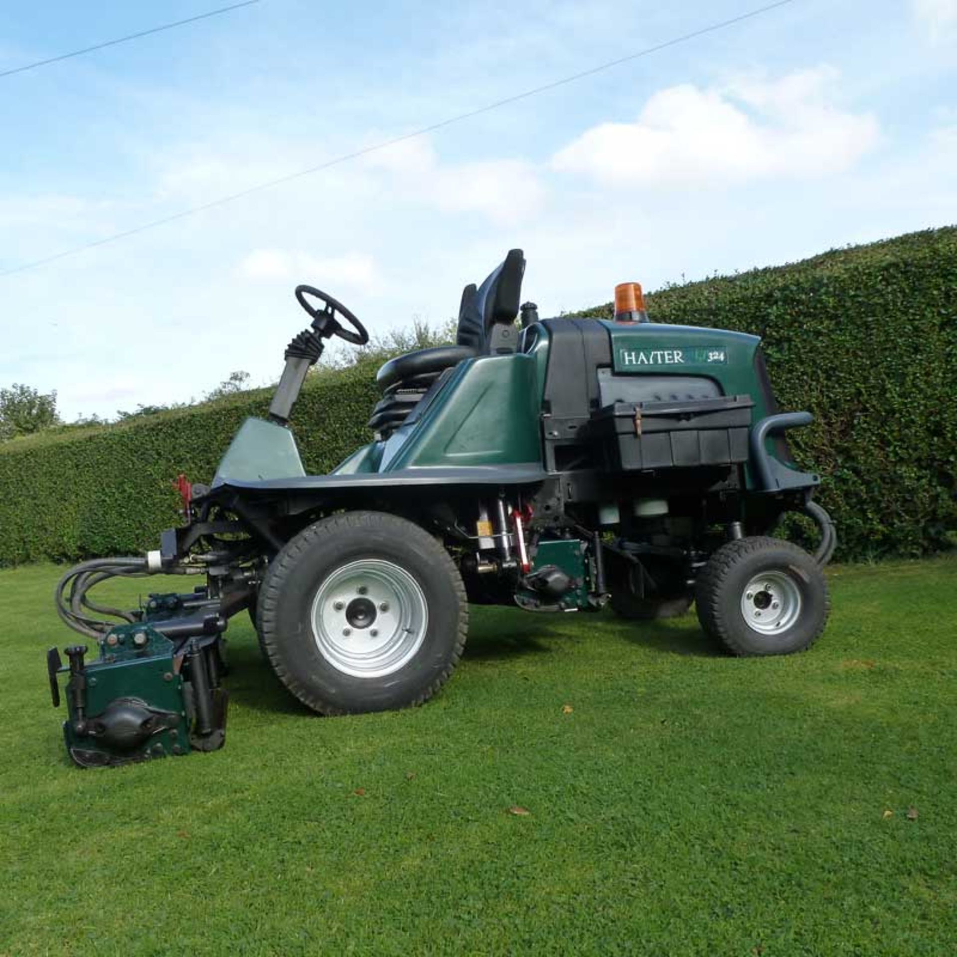 2005 Hayter LT324 Triple Cylinder Mower - Image 3 of 3