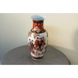 HAND PAINTED ORIENTAL VASE WITH CHINESE MARKING TO BASE