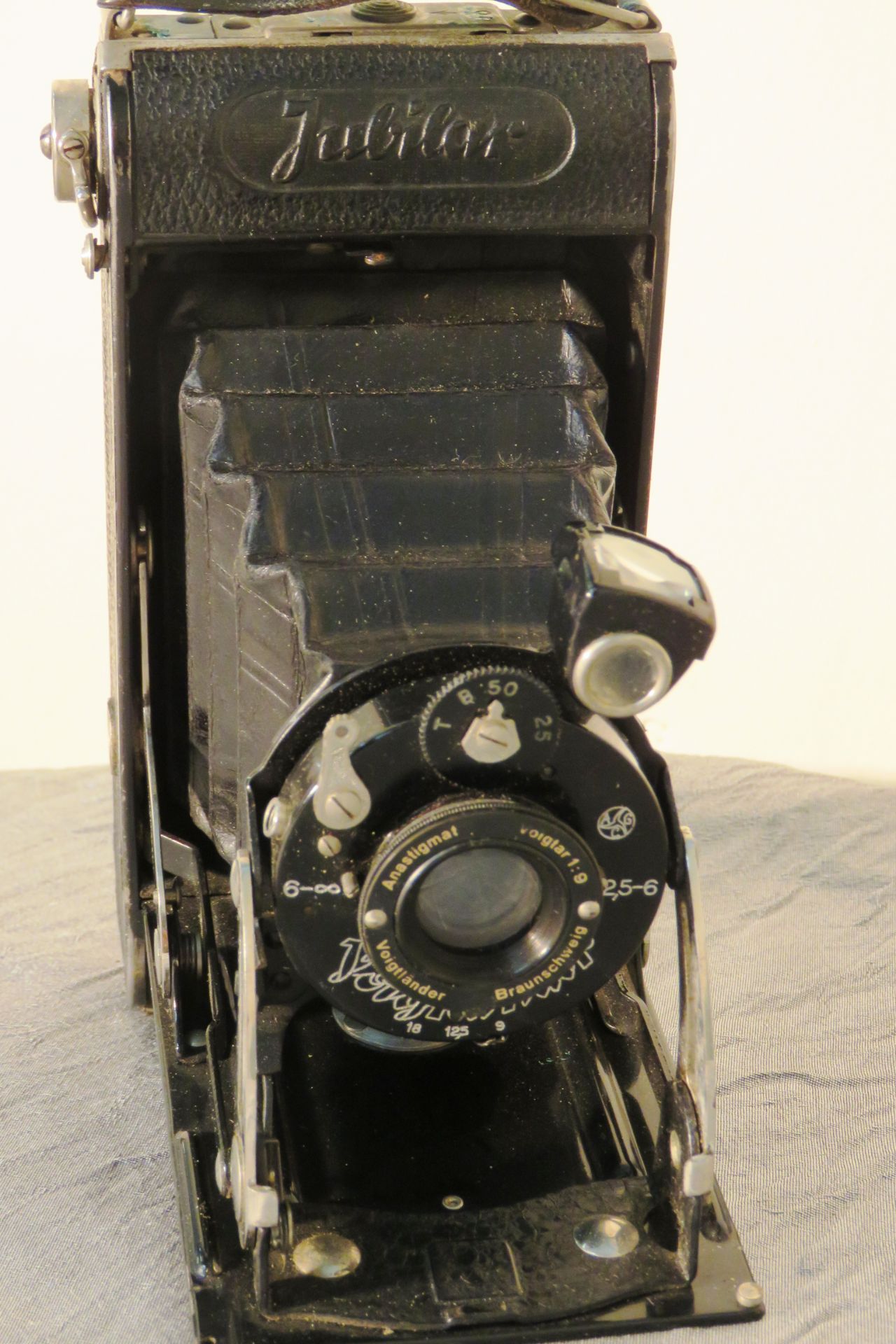 ANTIQUE GERMAN JUBILAR VOIGLANDER CAMERA - CIRCA 1931 - Image 2 of 3