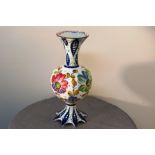 ITALIAN FLORAL VASE IN EXCELLENT CONDITION