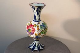 ITALIAN FLORAL VASE IN EXCELLENT CONDITION