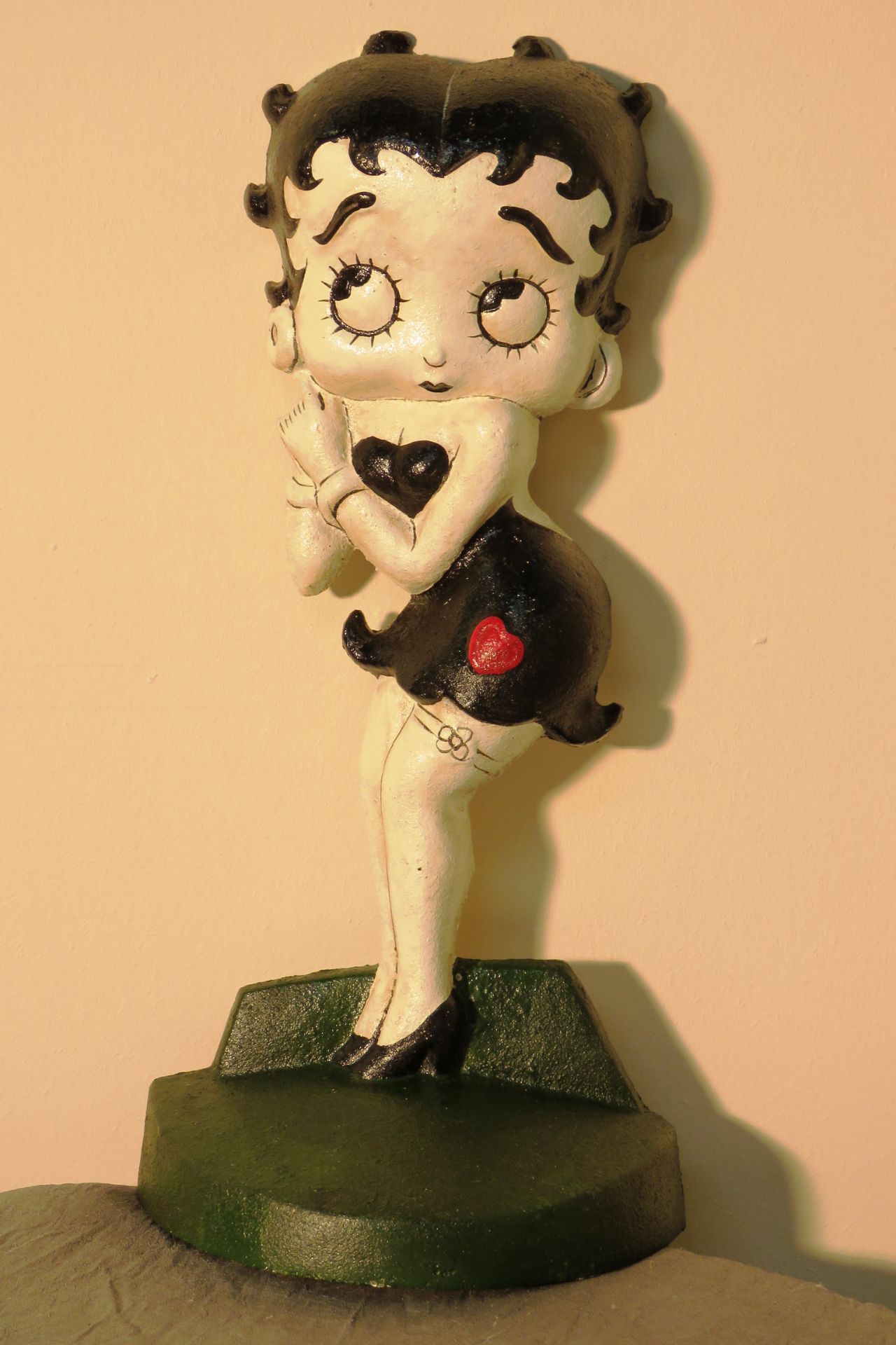 VINTAGE CAST IRON BETTY BOOP FIGURE - VERY COLLECTABLE - HEIGHT 36CM