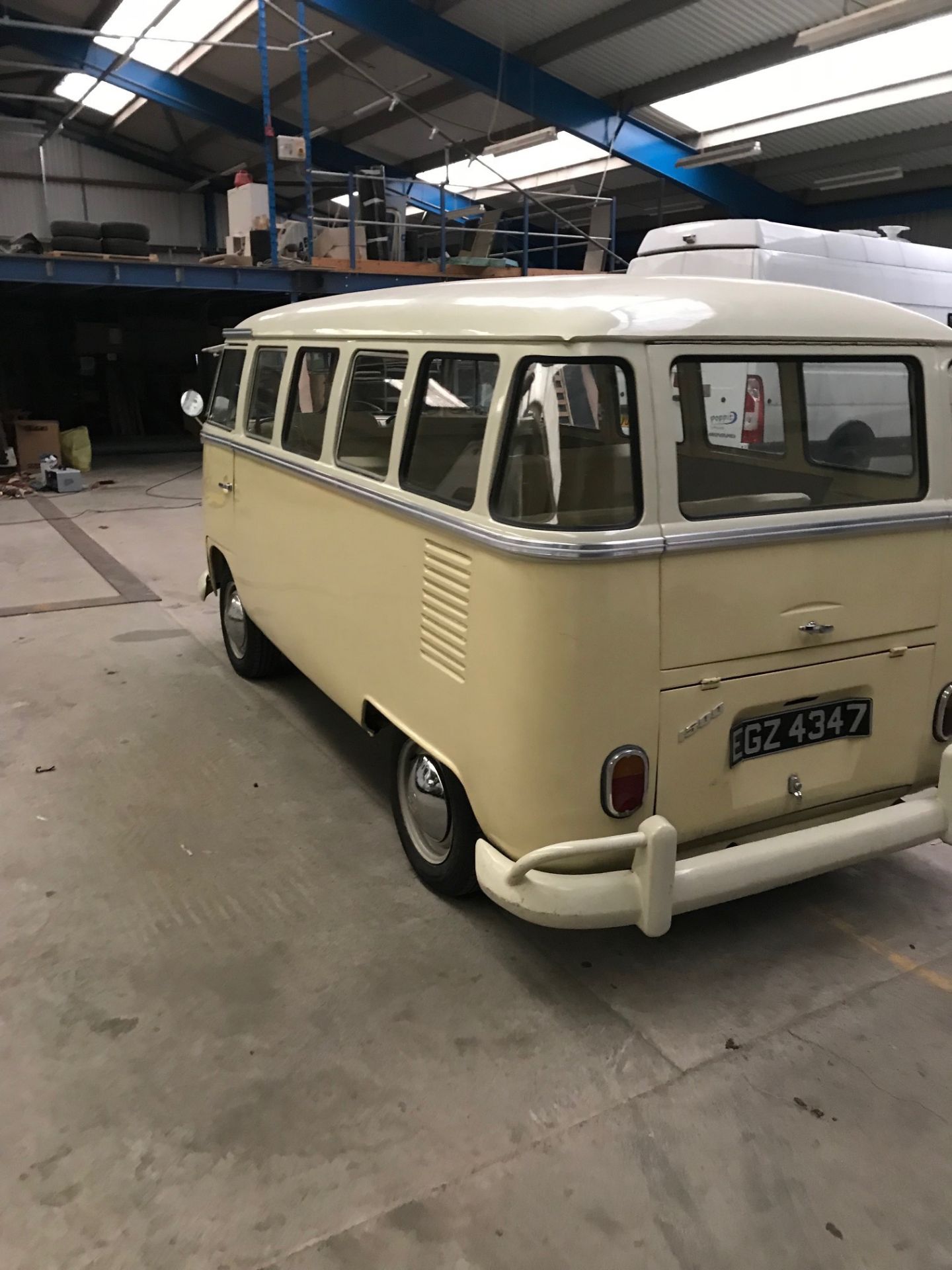 1963 split-screen VW T1 minibus - Bild 10 aus 12