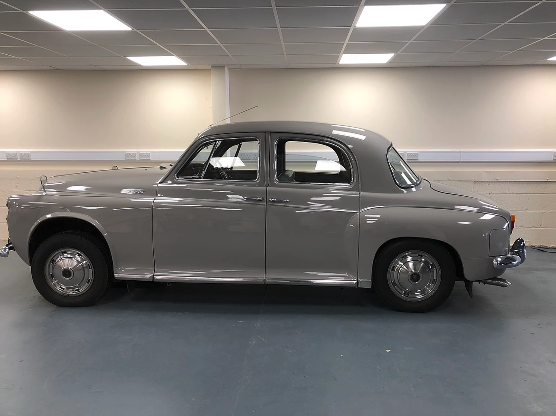 Rover P4 110 – 1964. Excellent condition. Very clean & just out of storage. - Image 9 of 12