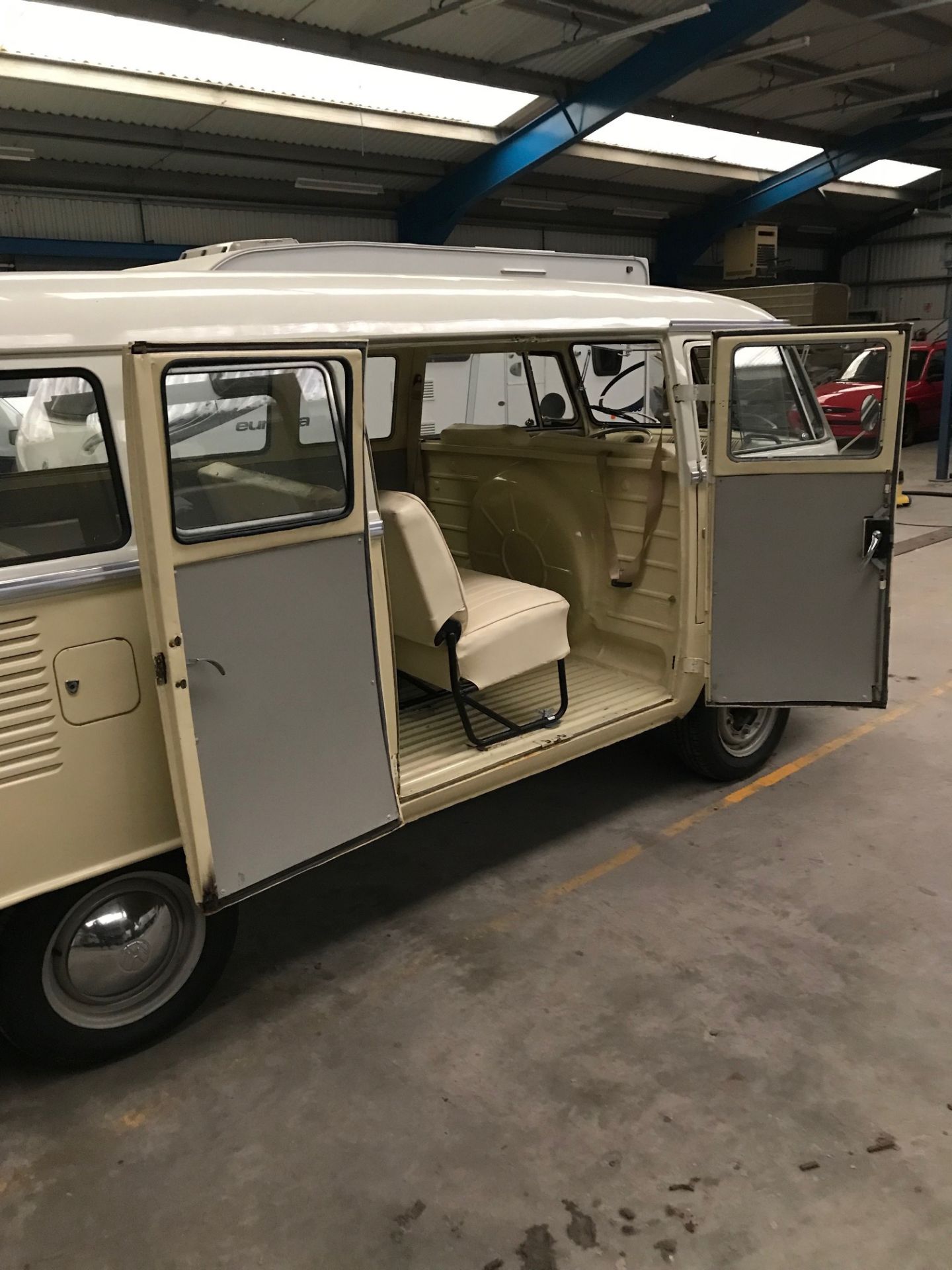 1963 split-screen VW T1 minibus - Bild 8 aus 12